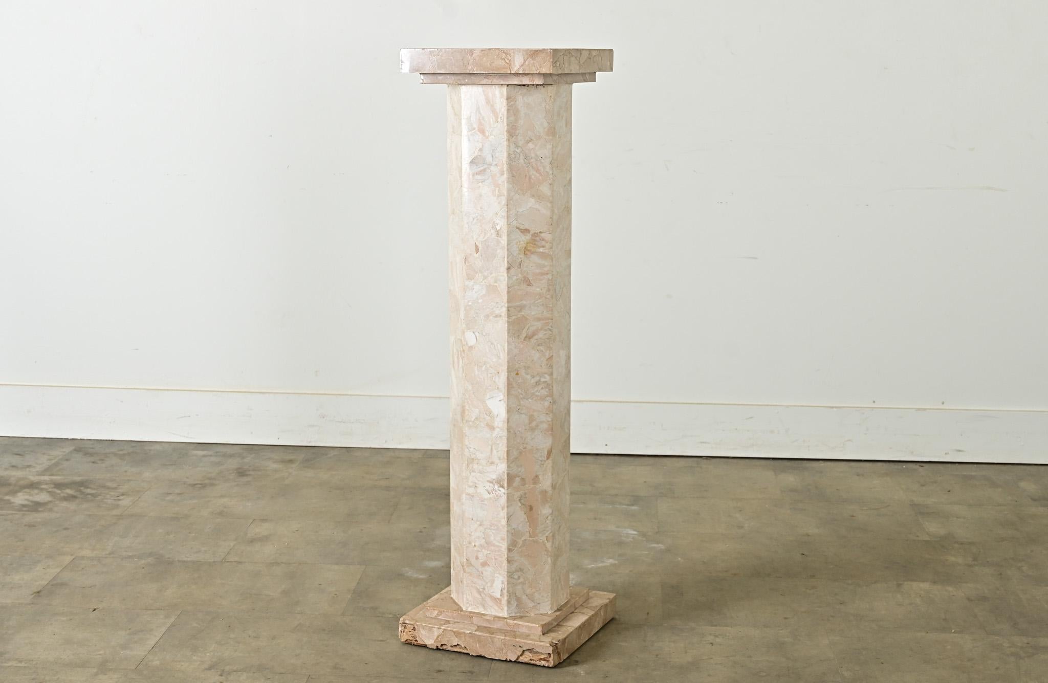 Französische Hollywood-Regency-Säule aus Travertin im Angebot 2