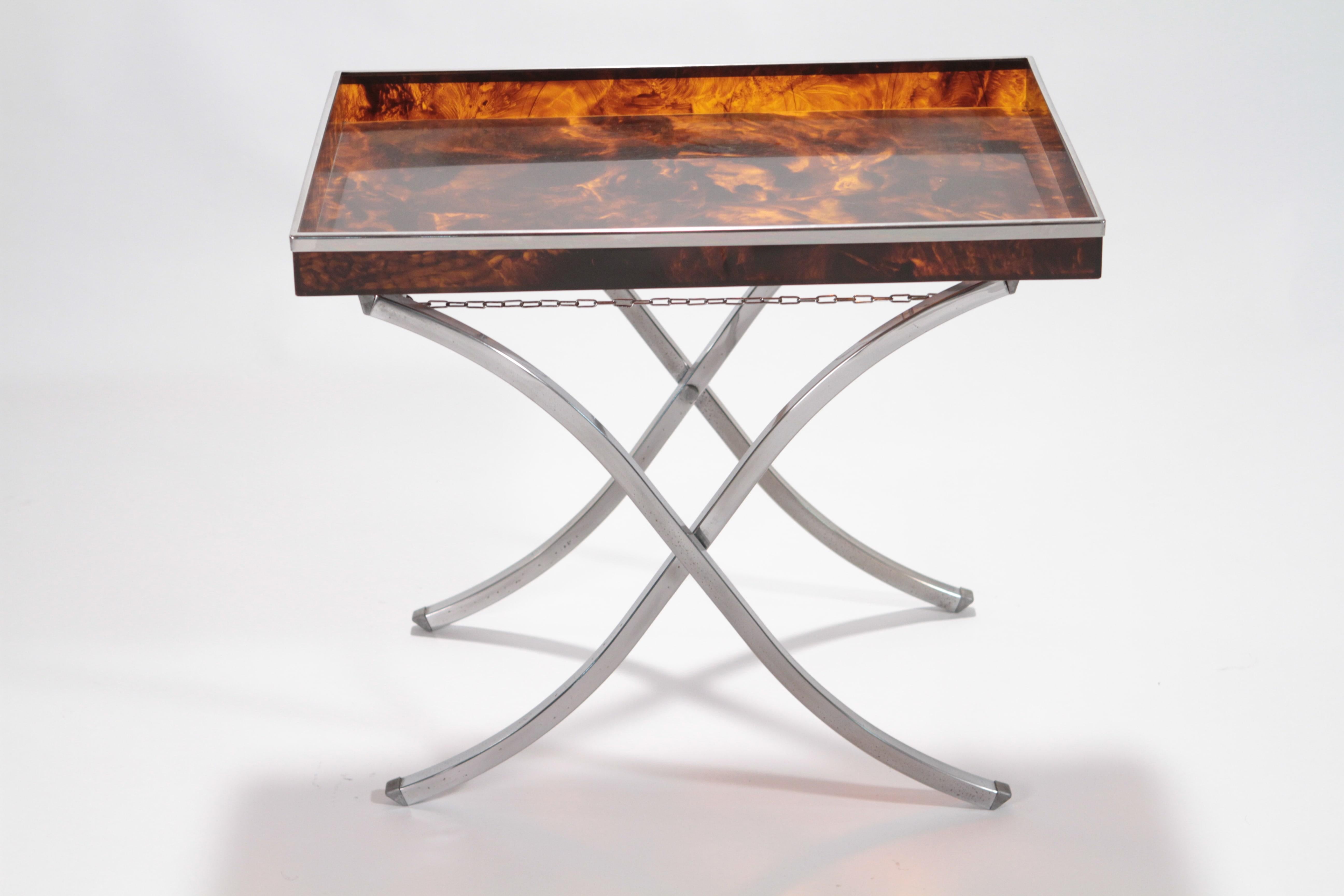 Heighten the modern look of your living area with this sophisticated side table with removable tray in chrome and plexiglass with faux tortoise pattern produced by the French manufacturer Maison Mercier back in the seventies. It is stunning in