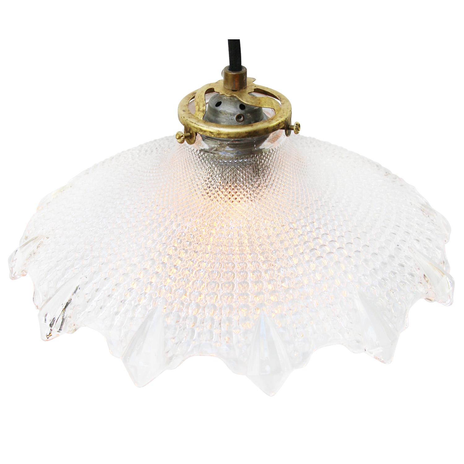 Holophane lampshade van Holophane.
Brass bulb holder with glass shade.
2 meter / 80