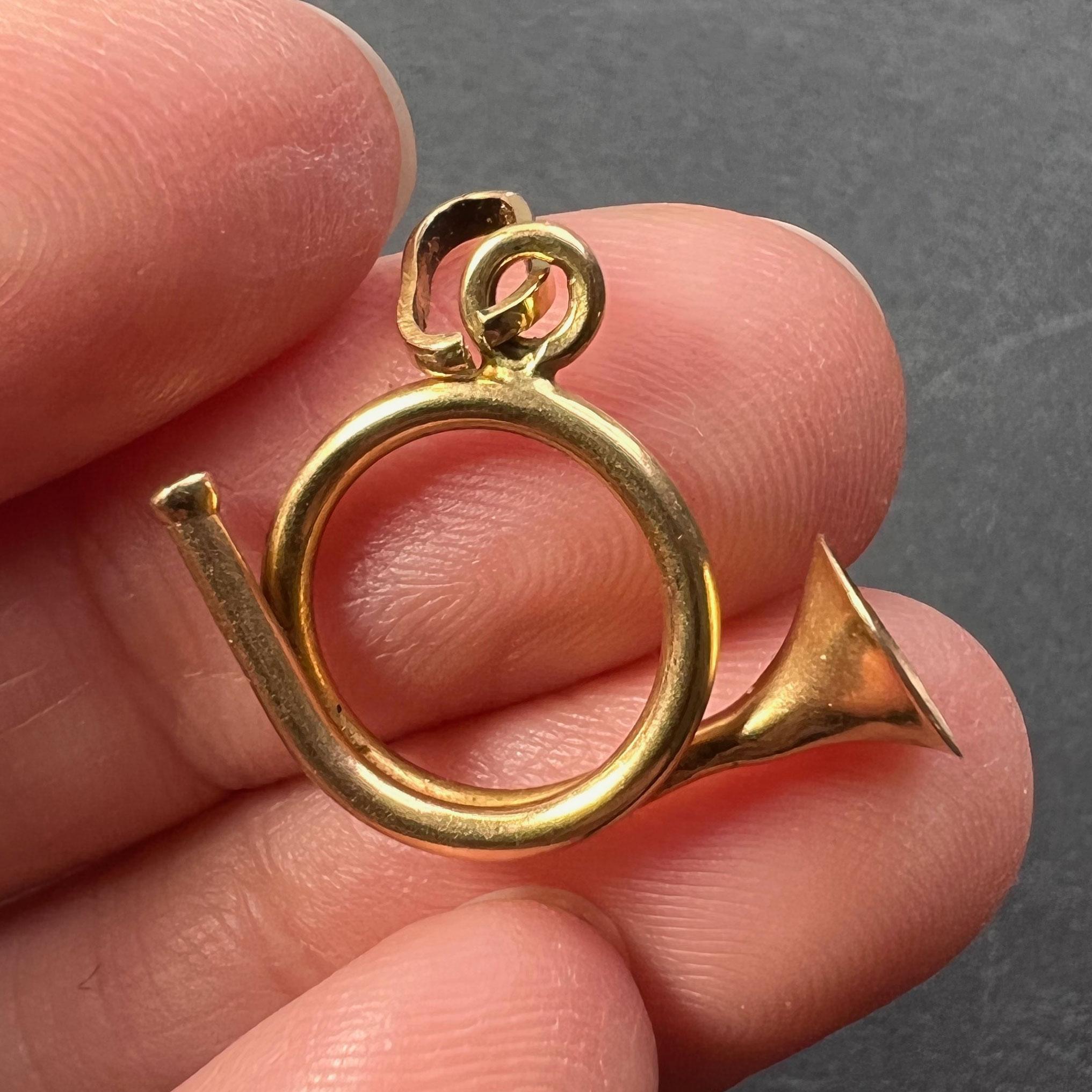 French Horn 18K Yellow Gold Charm Pendant In Good Condition For Sale In London, GB