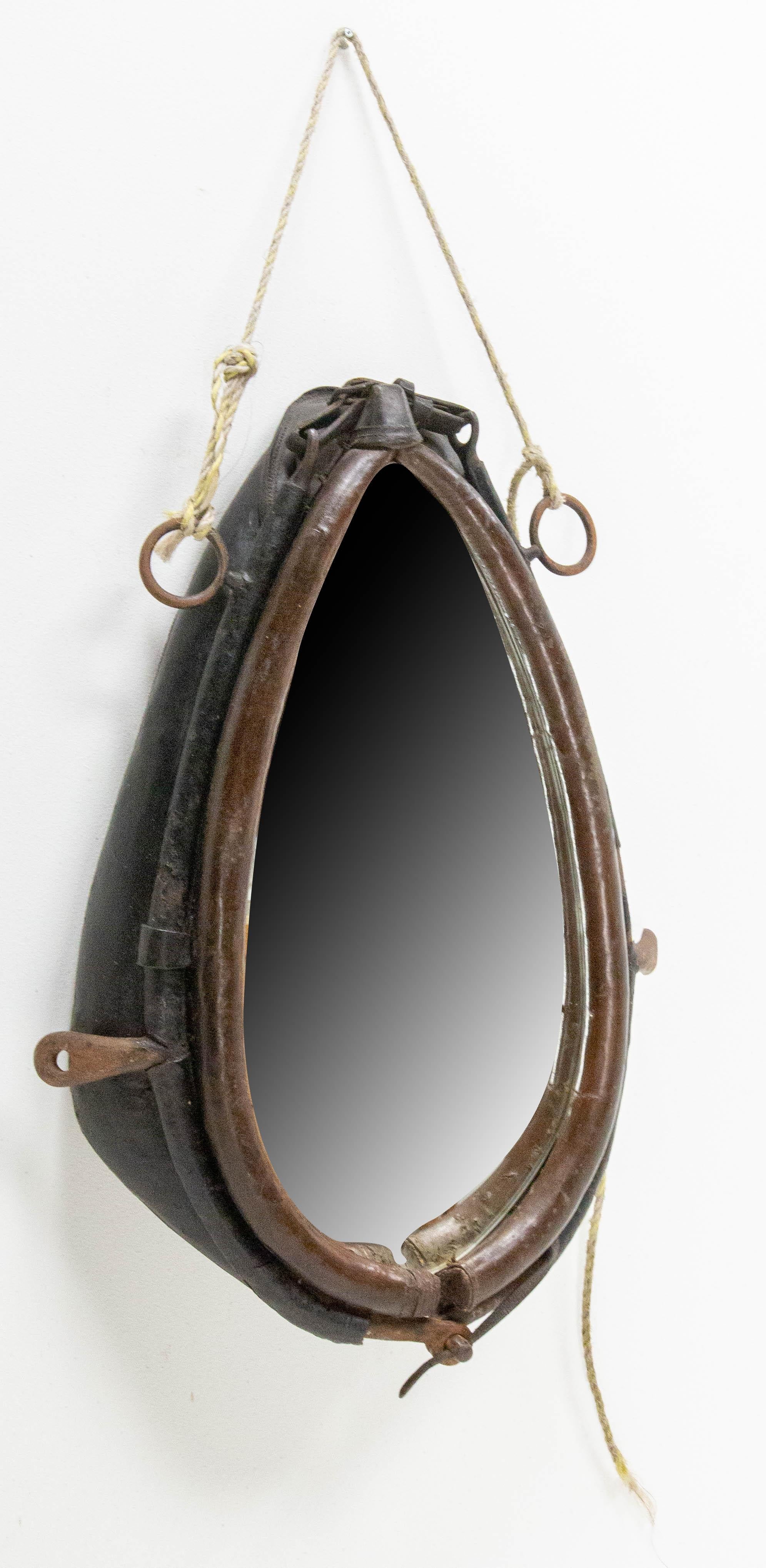 long mirror that sounds like a french horse