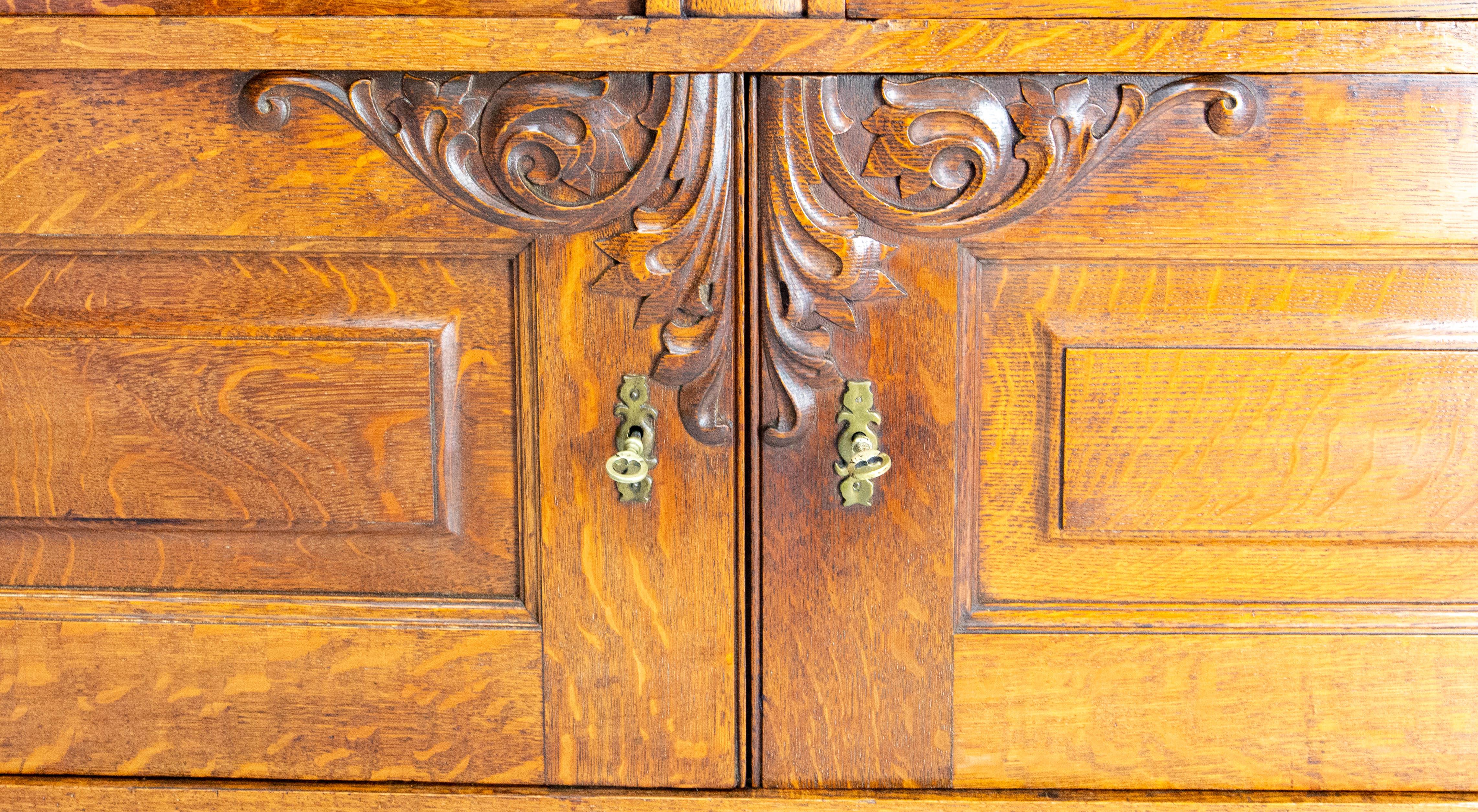 French Huge Oak & Bronze Buffet Neogothic Style Acanthus Leaves circa 1900 For Sale 6