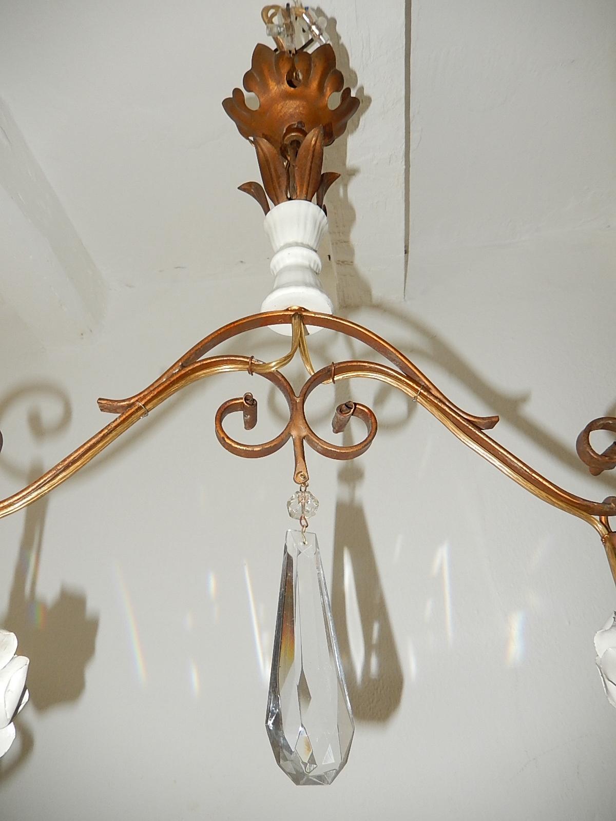 Araña francesa de porcelana enorme Dos querubines columpiando rosas circa 1950 Cristal en venta