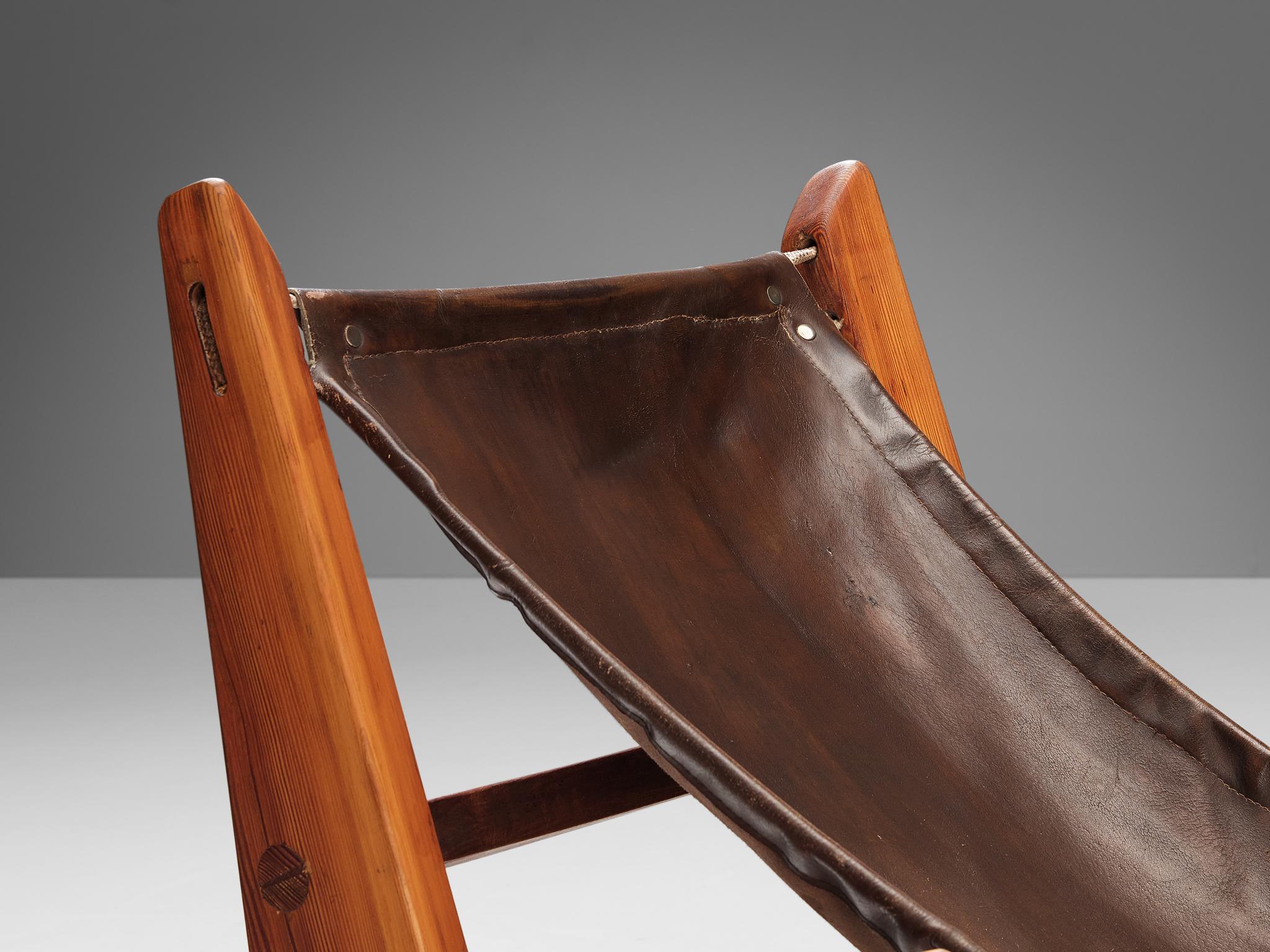 Mid-Century Modern French Hunting Chair in Pine and Leather  For Sale
