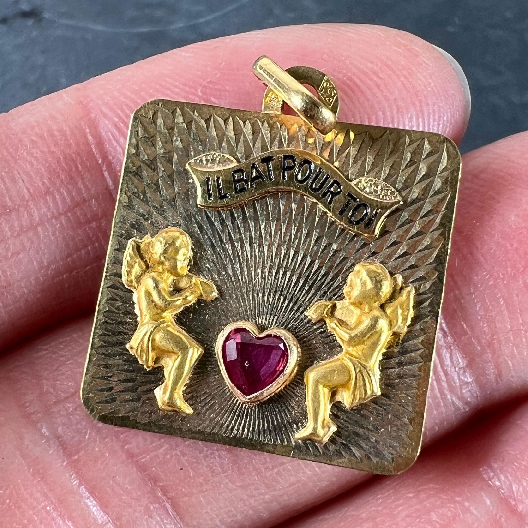 Francese Il Bat Pour Toi Il mio cuore batte per te Ciondolo d'amore in oro giallo 18K con rubino in vendita 4