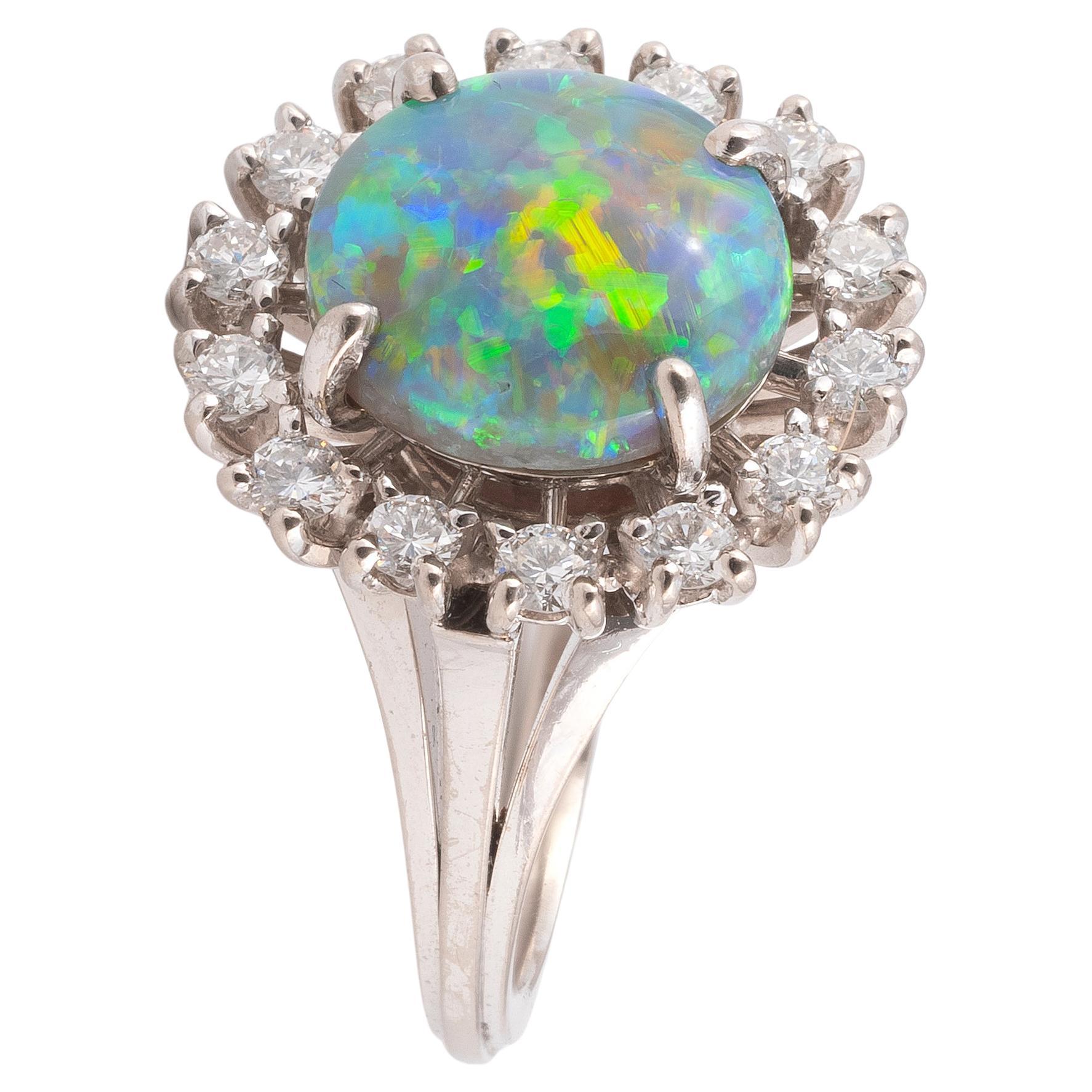 Ring aus Weißgold mit bedeutendem schwarzem Opal, Diamant und Weißgold (Retro)
