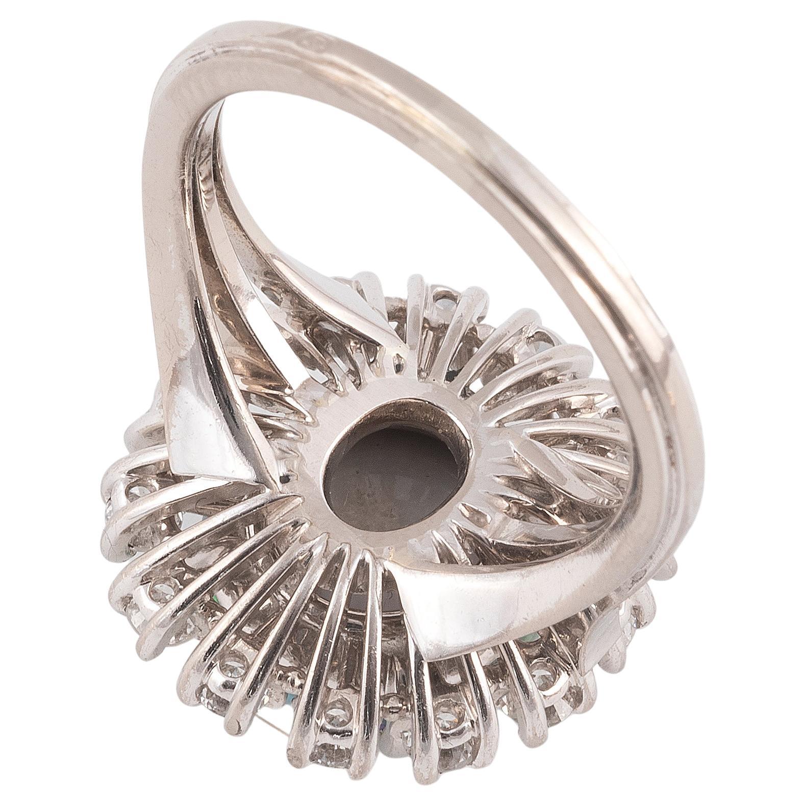 Ring aus Weißgold mit bedeutendem schwarzem Opal, Diamant und Weißgold (Brillantschliff)