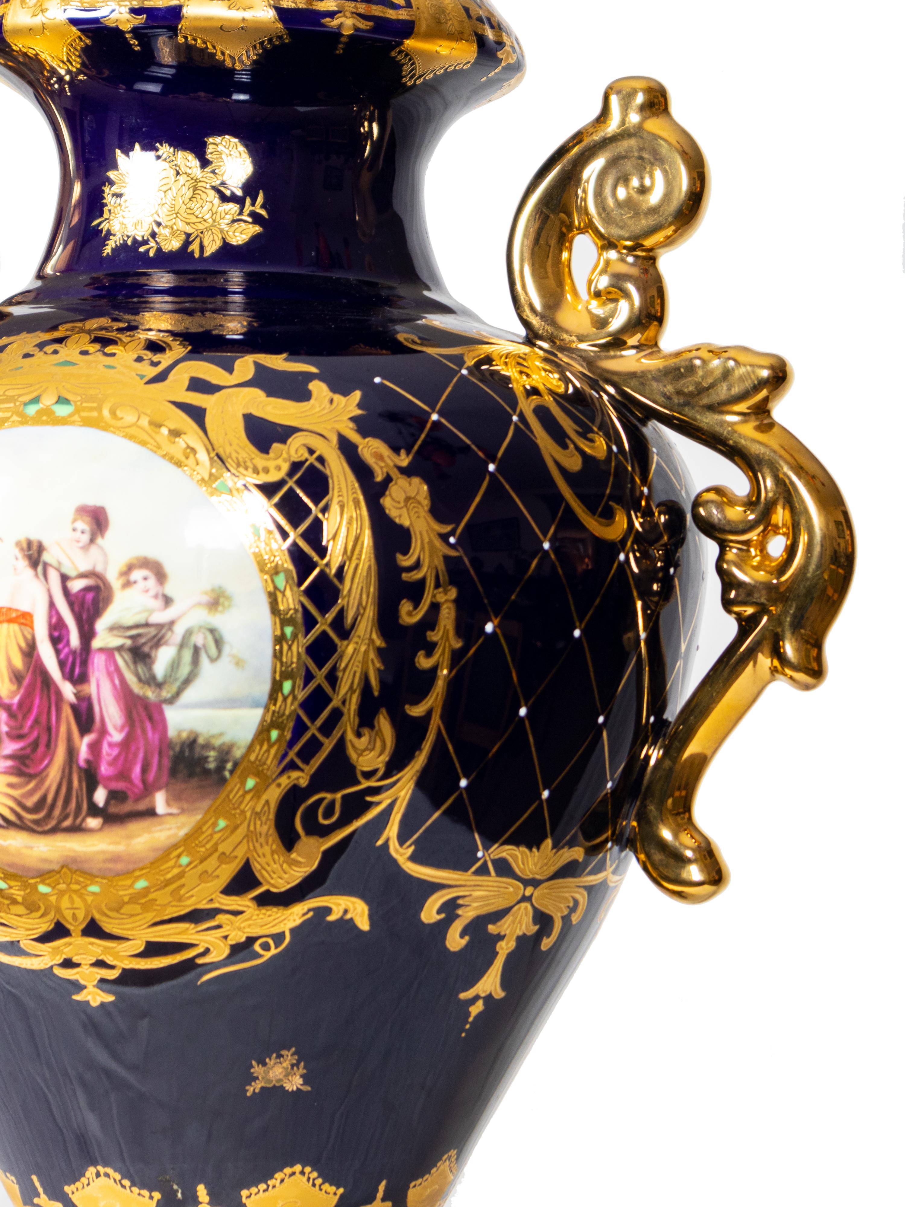 Amphore française en porcelaine bleu indigo et or, 20e siècle Bon état - En vente à Lisbon, PT