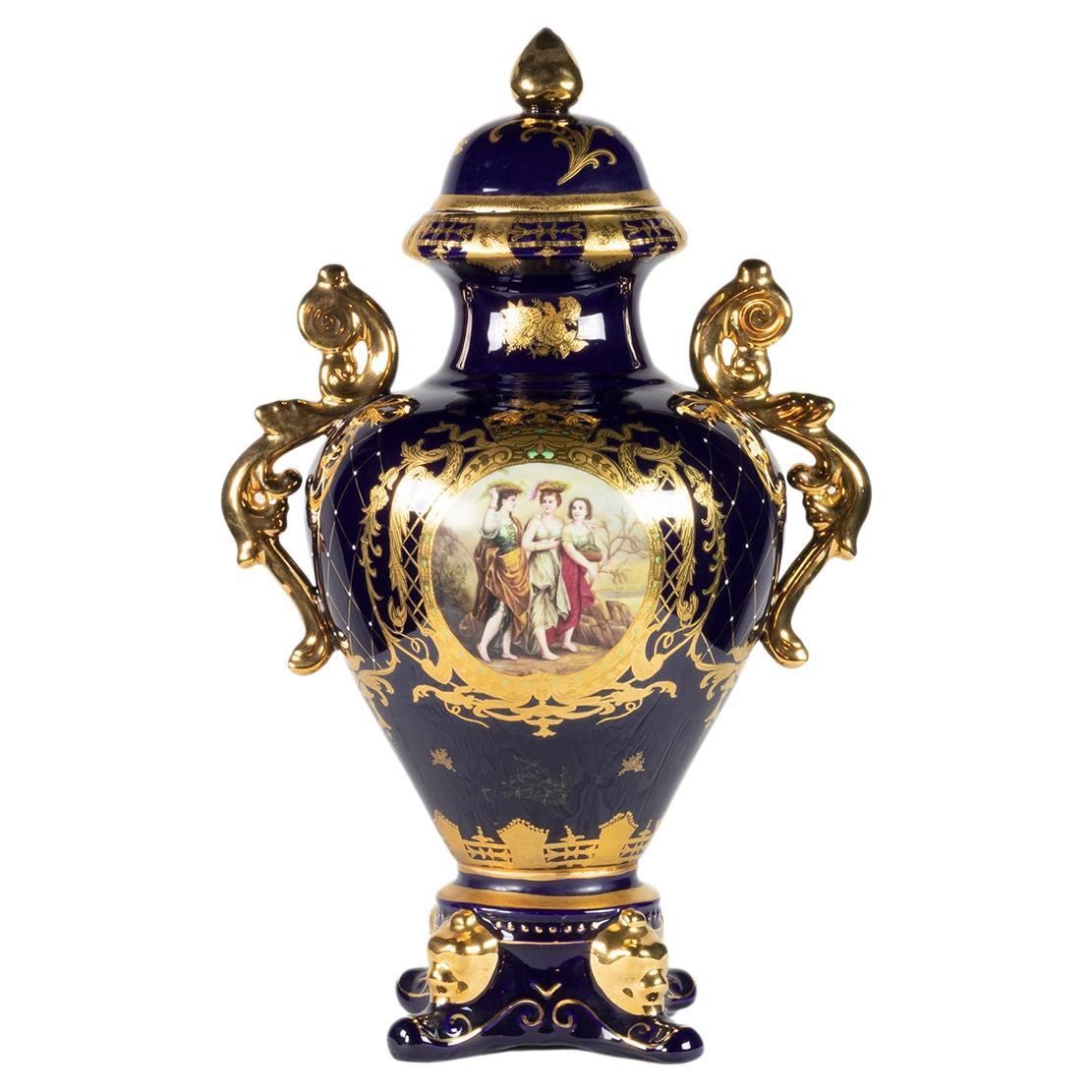 Amphore française en porcelaine bleu indigo et or, 20e siècle