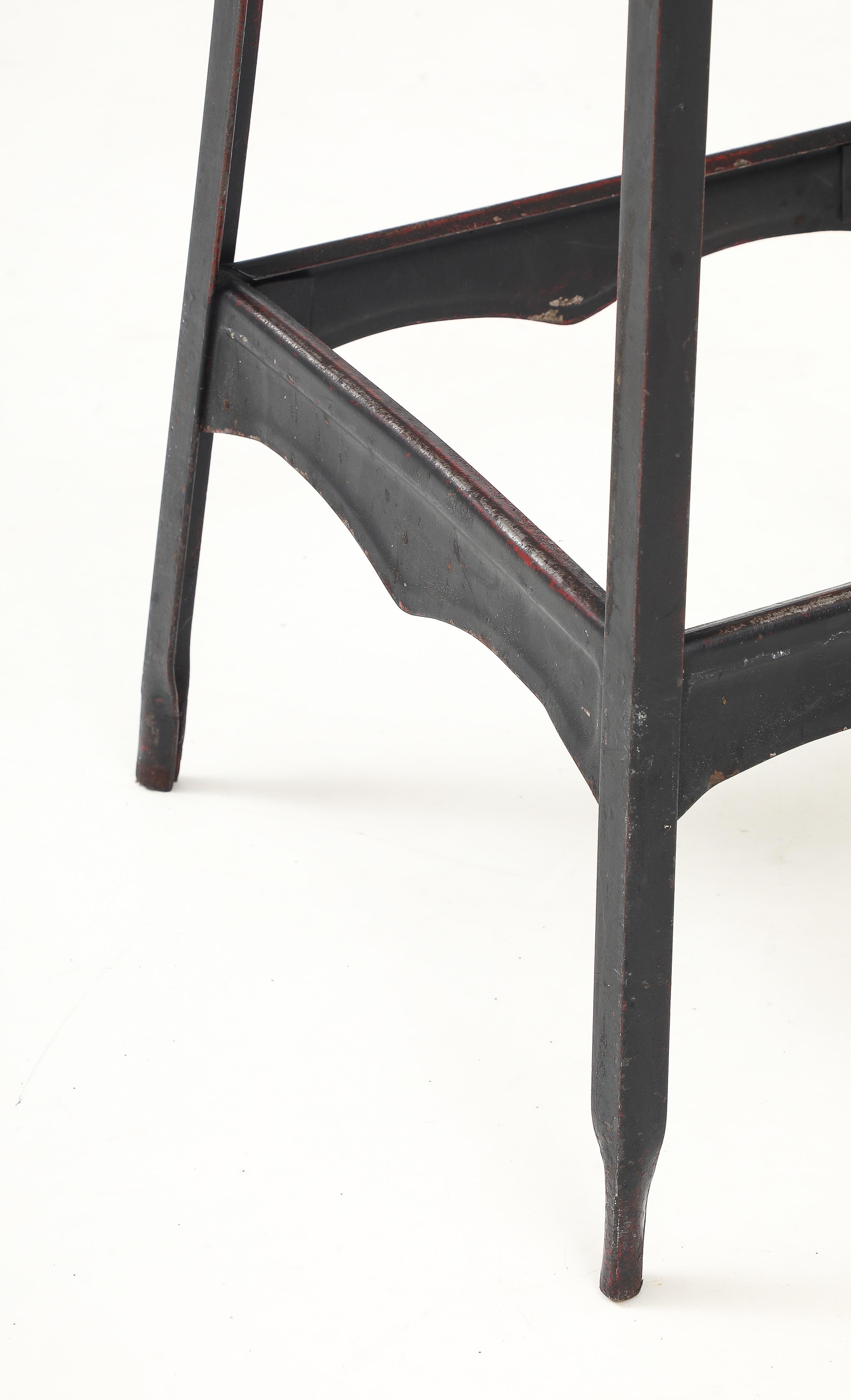 Taburetes de bar industriales franceses en venta 3