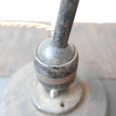 Französische industrielle Bernard-Albin Gras-Tischlampe, Französisch