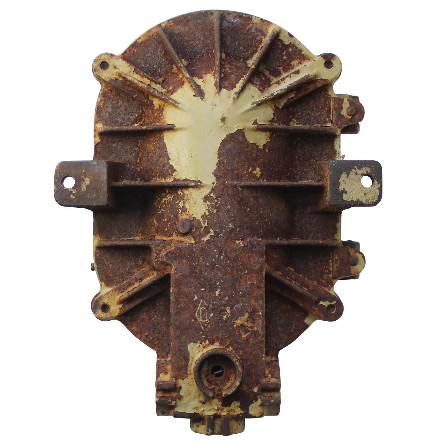 Francese Lampade da parete industriali francesi in ghisa con vetro trasparente di Mapelec Amiens in vendita