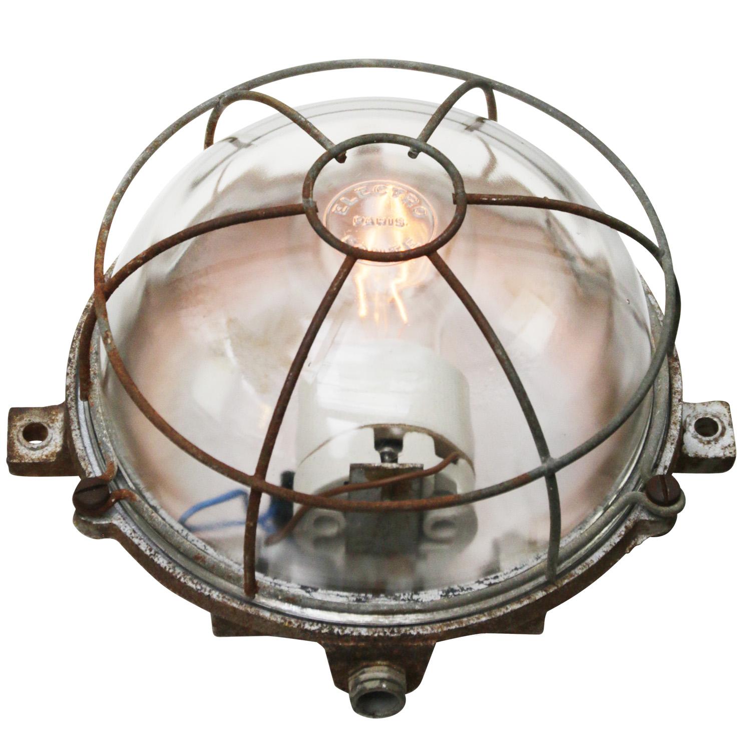 French Industrial Cast Iron Wall Lamp by Electro Fonte Paris In Good Condition In Amsterdam, NL