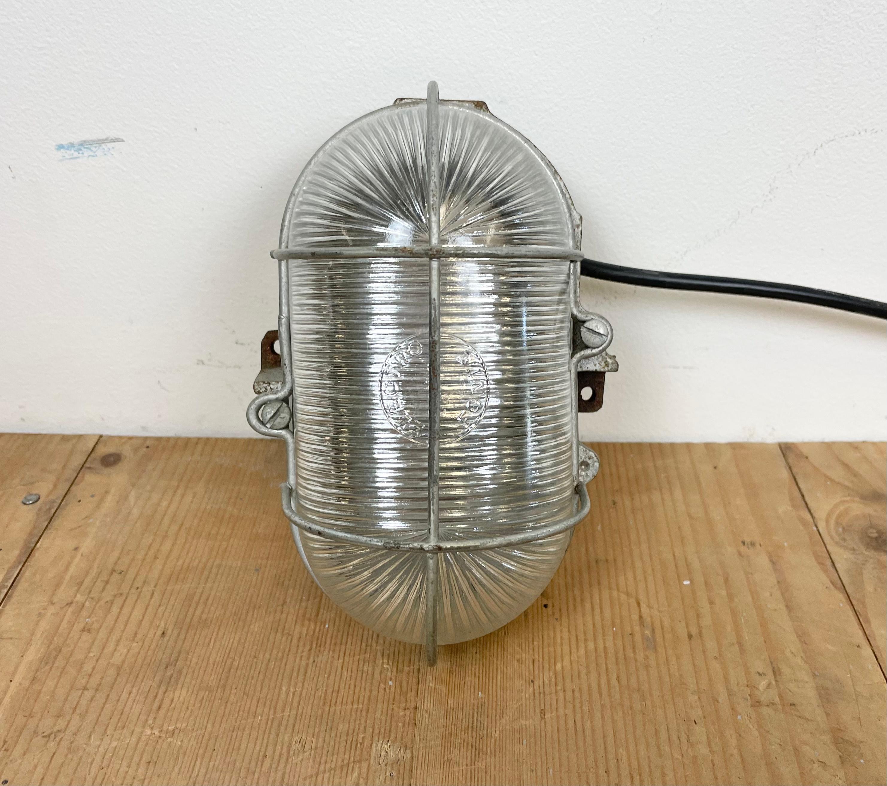 20th Century French Industrial Cast Iron Wall Lamp from Electro Fonte, Paris, 1960s For Sale