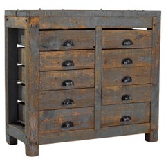 Banque à tiroirs industrielle française, en Wood Wood patiné, Circa 1900