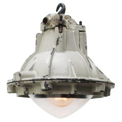 Lampes à suspension industrielles françaises en fonte grise transparente de Sammode
