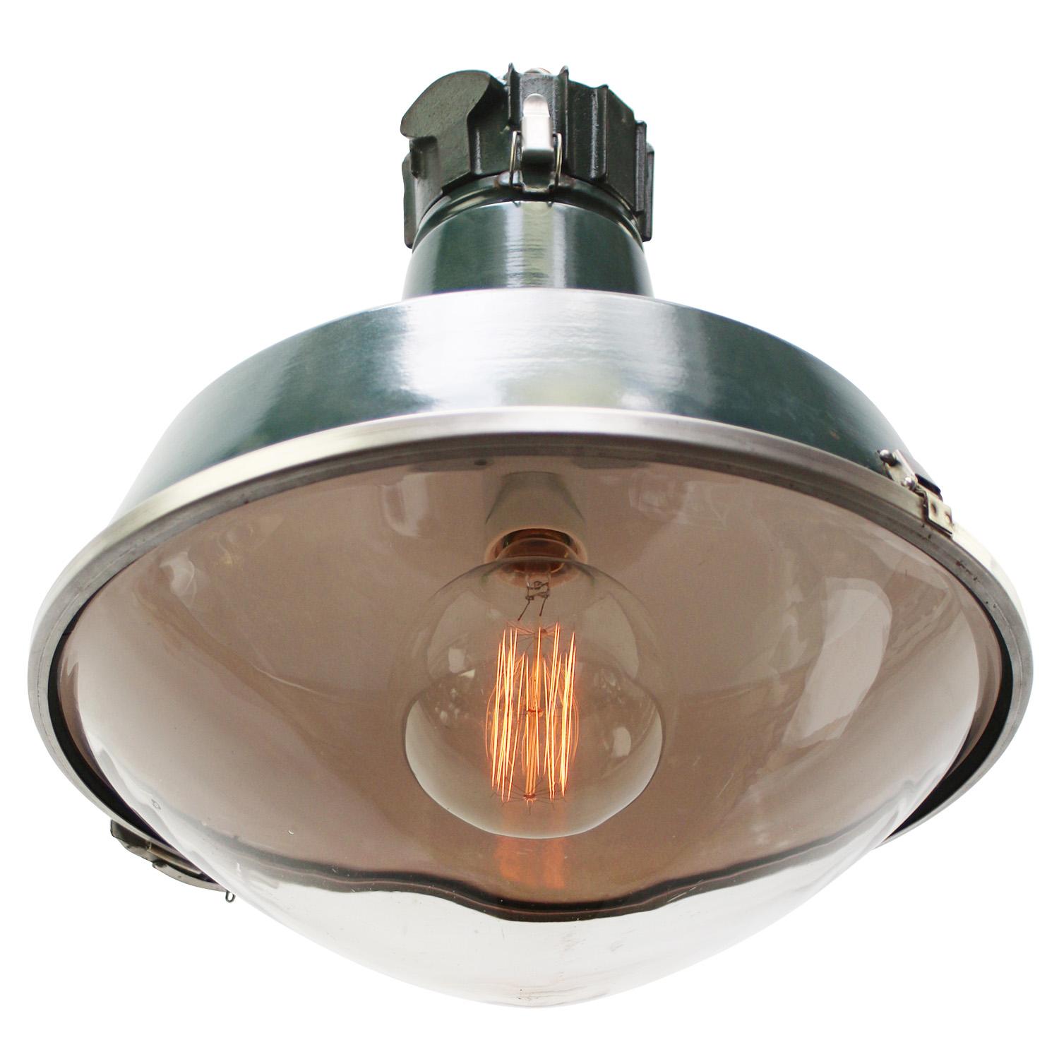 Französische industrielle Hängelampen aus grünem Gusseisen und klarem gewölbtem Glas von Sammode, Industrie (Industriell) im Angebot