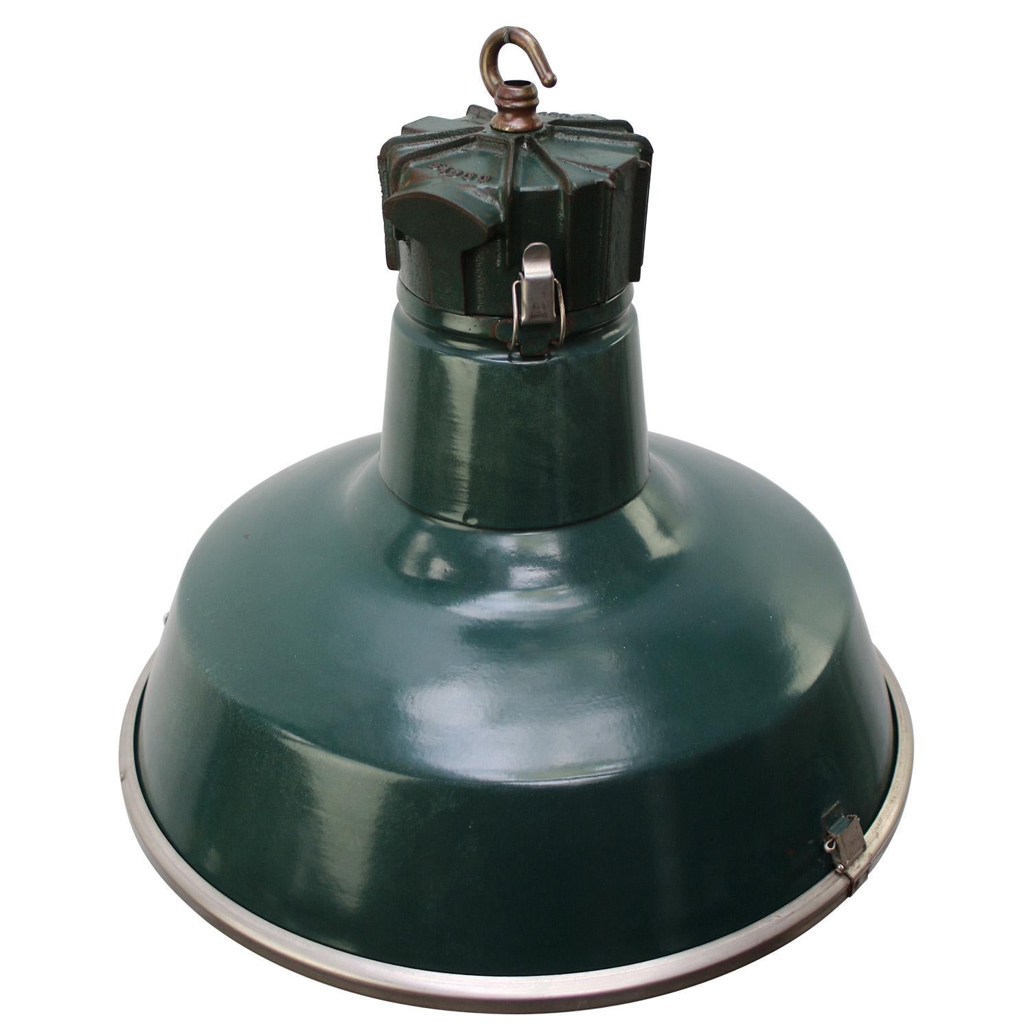 Französische industrielle Hängelampen aus grünem Gusseisen und klarem gewölbtem Glas von Sammode, Industrie (Gegossen) im Angebot
