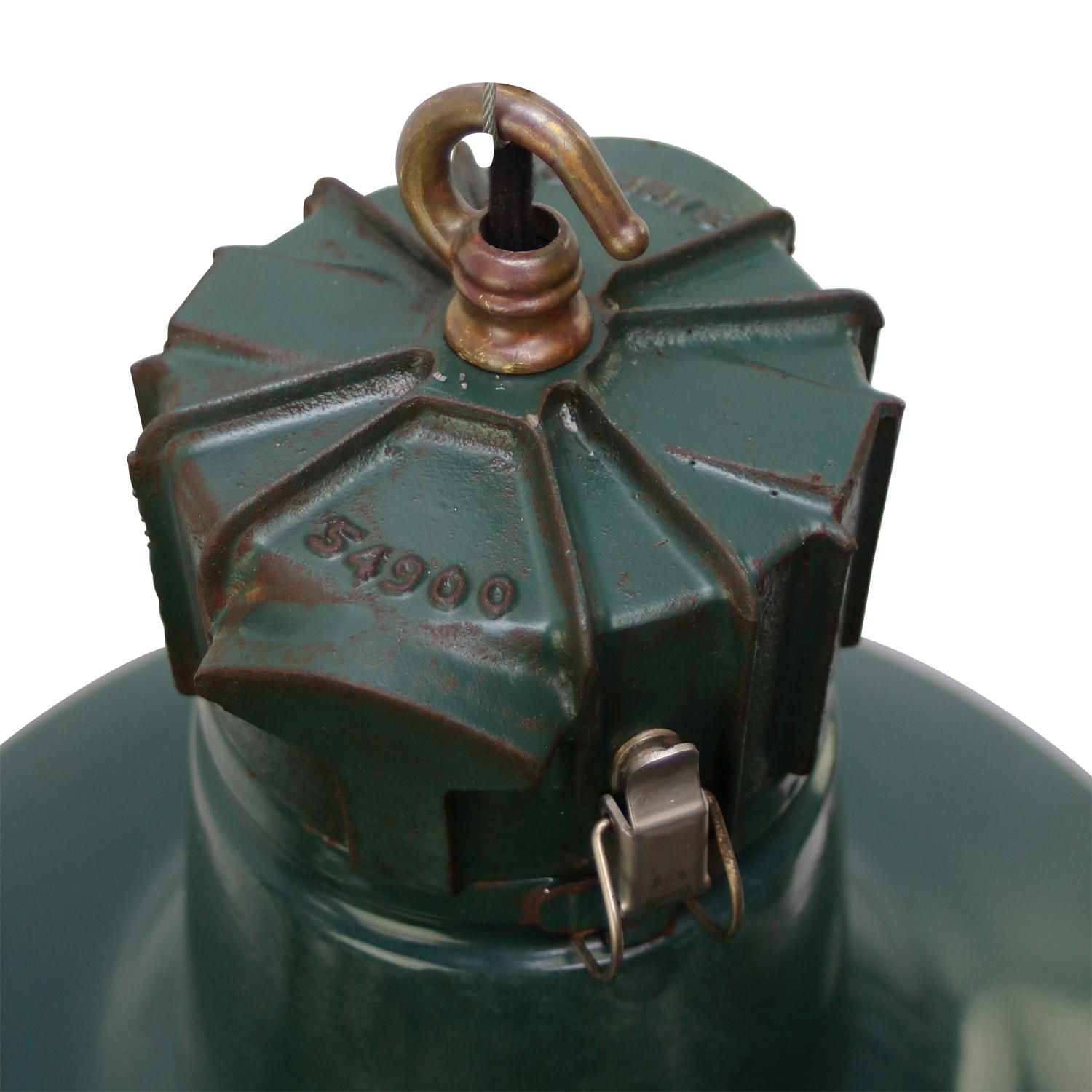 Französische industrielle Hängelampen aus grünem Gusseisen und klarem gewölbtem Glas von Sammode, Industrie (20. Jahrhundert) im Angebot
