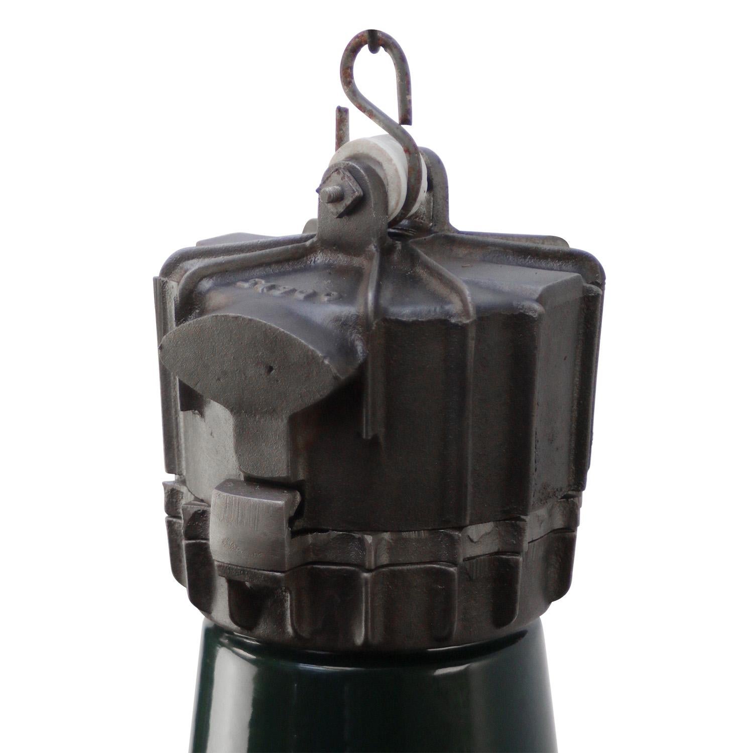 Französische industrielle Hängelampen aus grünem Gusseisen und klarem gewölbtem Glas von Sammode, Industrie (Gegossen)