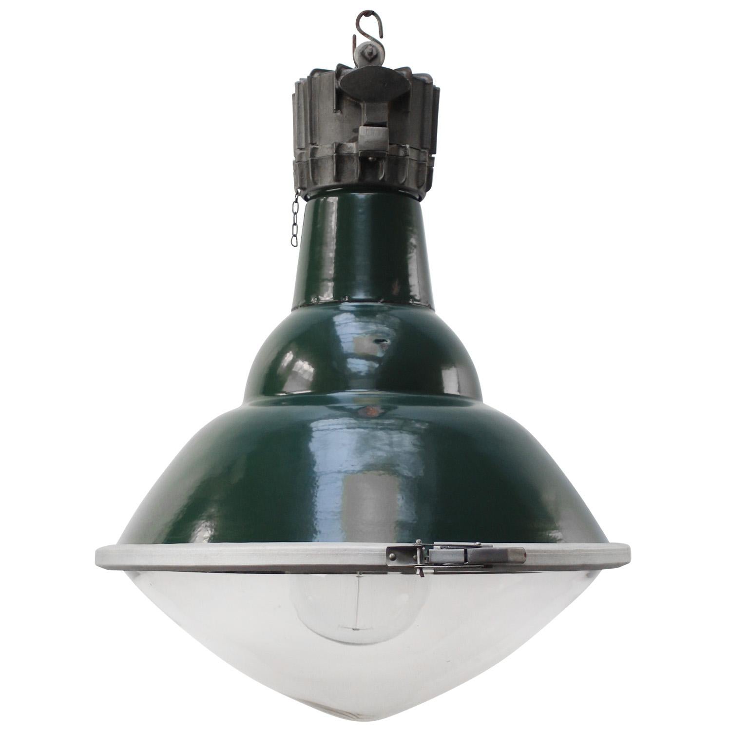 Französische industrielle Hängelampen aus grünem Gusseisen und klarem gewölbtem Glas von Sammode, Industrie (Emaille)