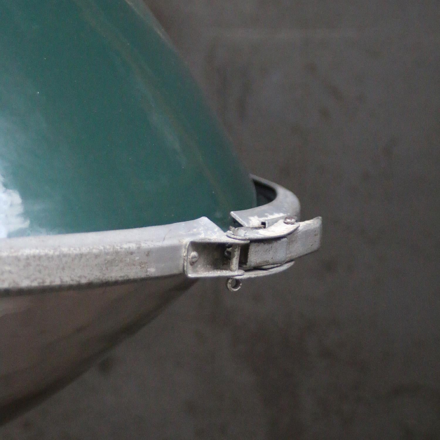 Französische industrielle Hängeleuchte aus grünem Gusseisen und klarem gewölbtem Glas von Sammode, Industrie (Gegossen) im Angebot