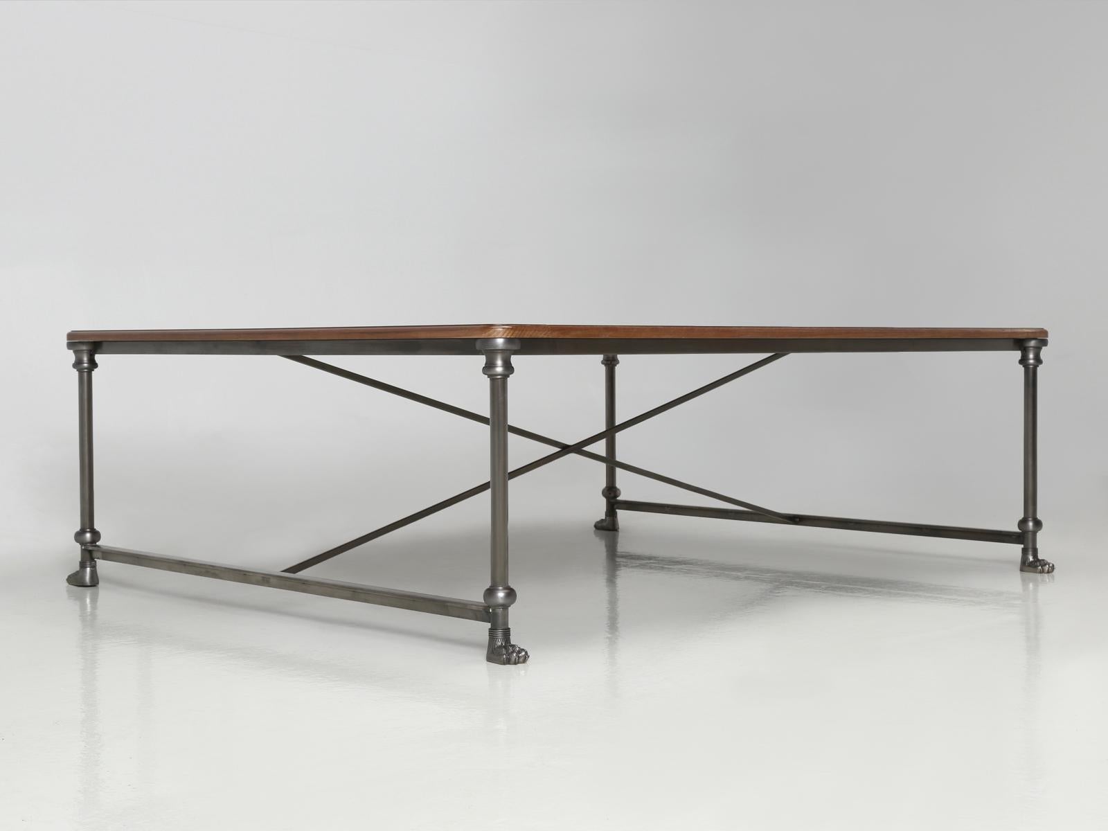 Nord-américain Table basse d'inspiration industrielle française en acier inoxydable de toutes les dimensions, finition en vente