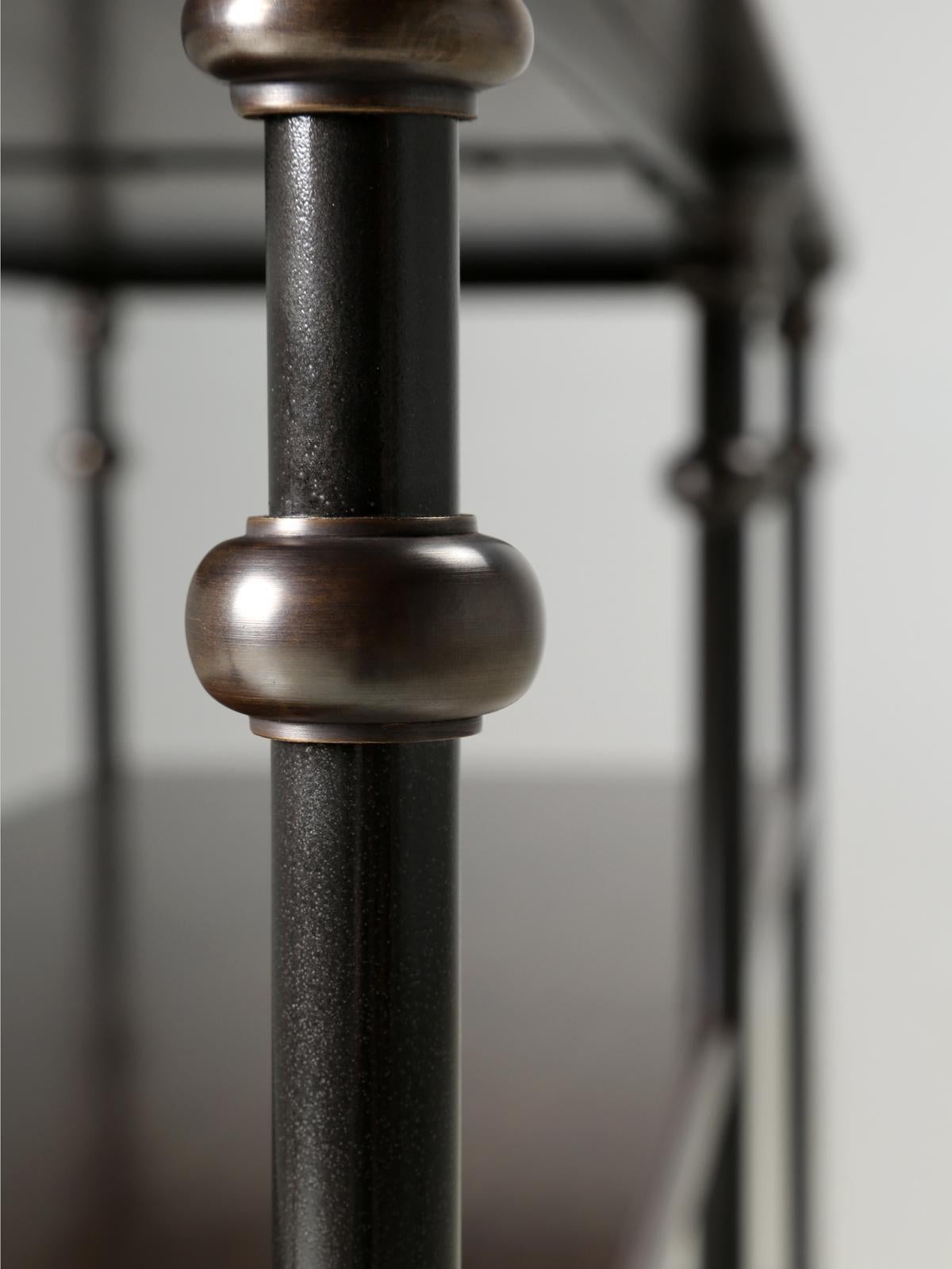 Isla de Cocina de Inspiración Industrial Francesa, Acero y Bronce Construida Cualquier Dimensión en venta 4