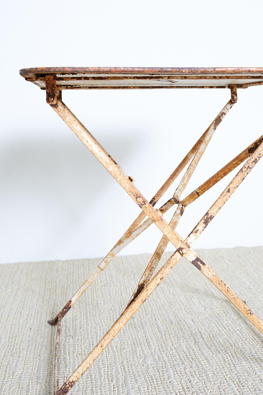 Mesa de jardín plegable de hierro industrial francés Hierro en venta