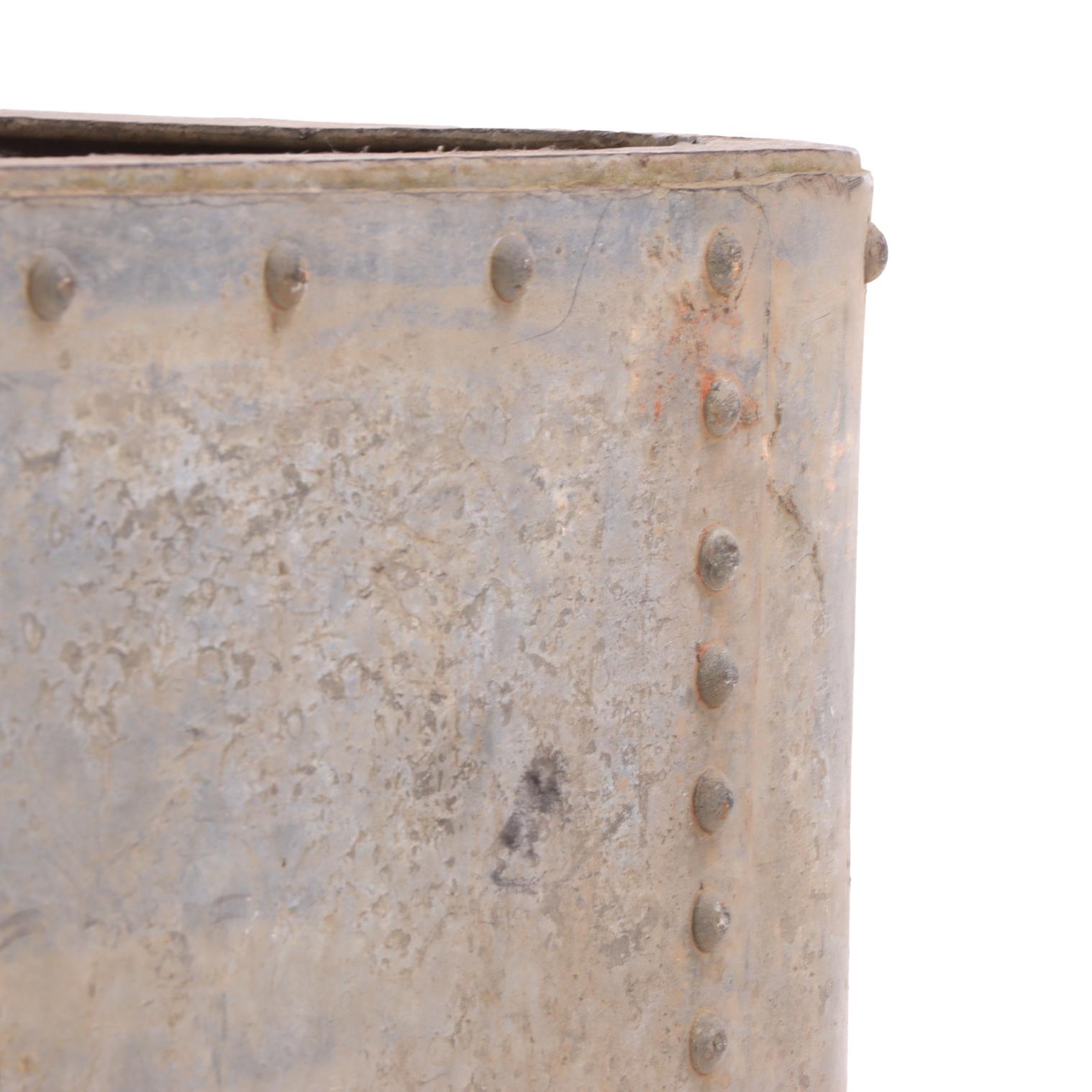 Recipiente / artesa industrial francesa de hierro, c. 1900. Francés en venta