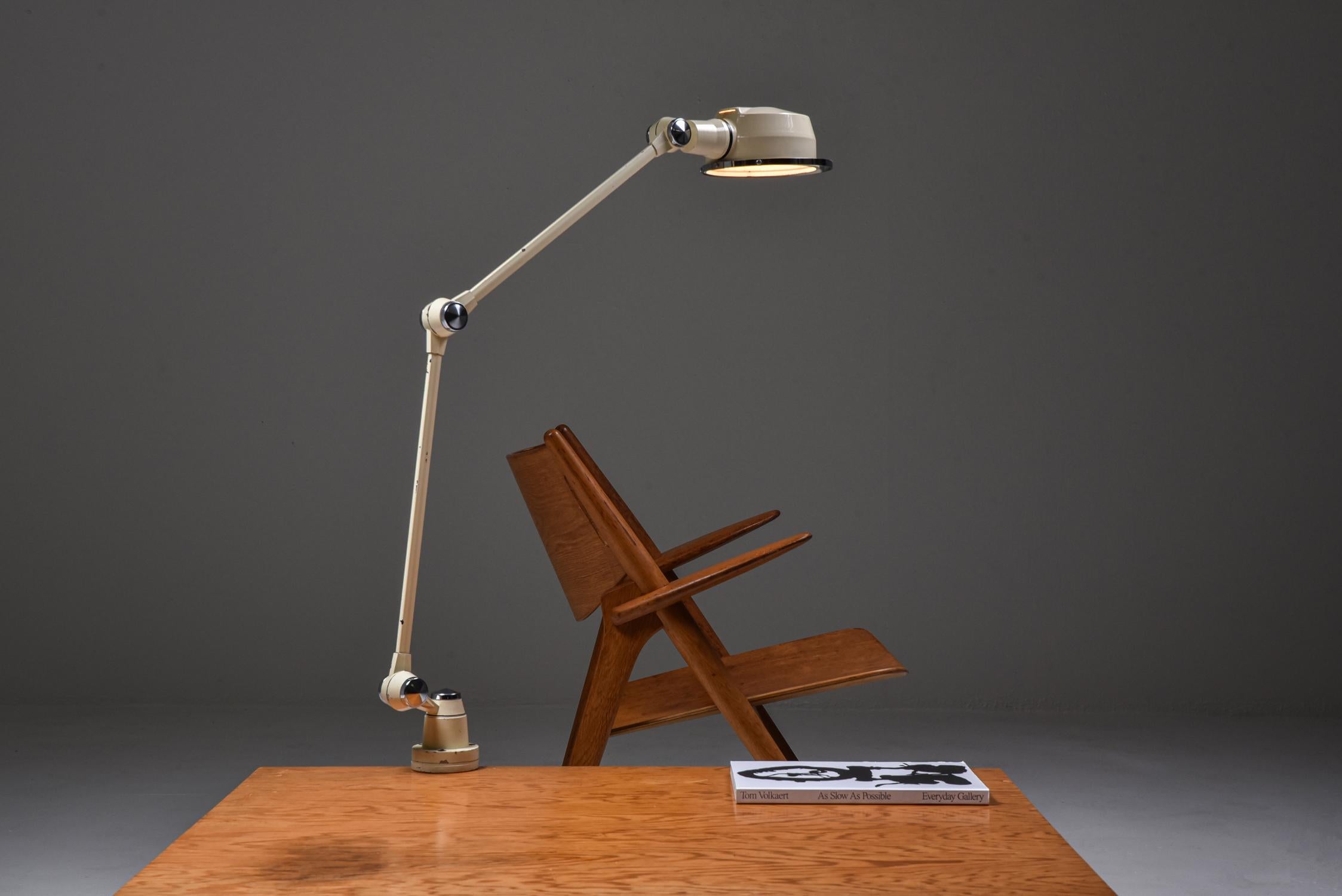 industrial desk lamp, adjustable, jieldé, France, 1930s

From the era of the 'Lampe Gras', this unfamiliar yieldé lamp is a great add to a rustic modern, minimalist and zen inspired decor

We have 6 lamps available.
 