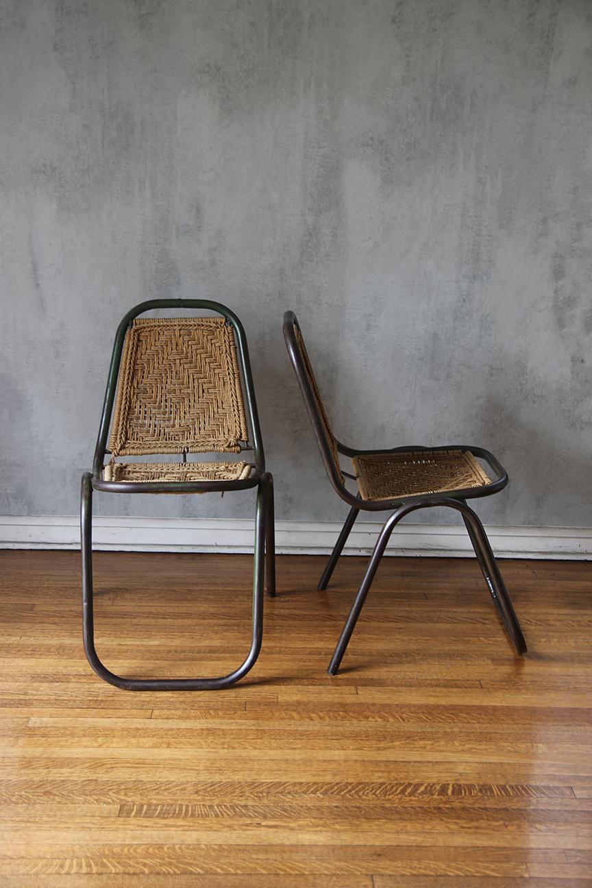 Paire de chaises industrielles françaises en corde et métal, années 1950 Bon état - En vente à Los Angeles, CA