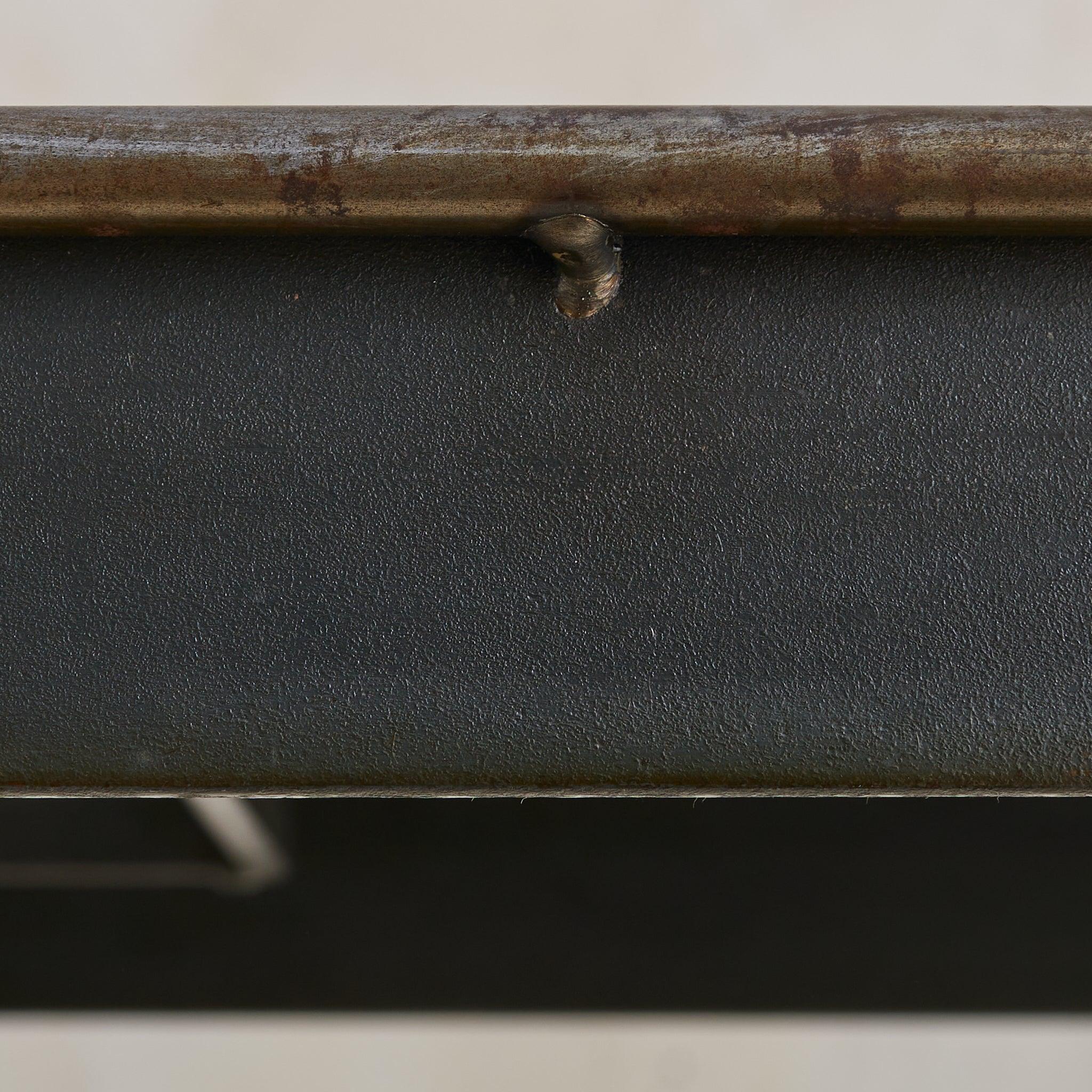 Mesa consola industrial francesa de acero con detalle de engranaje, años 50 en venta 4