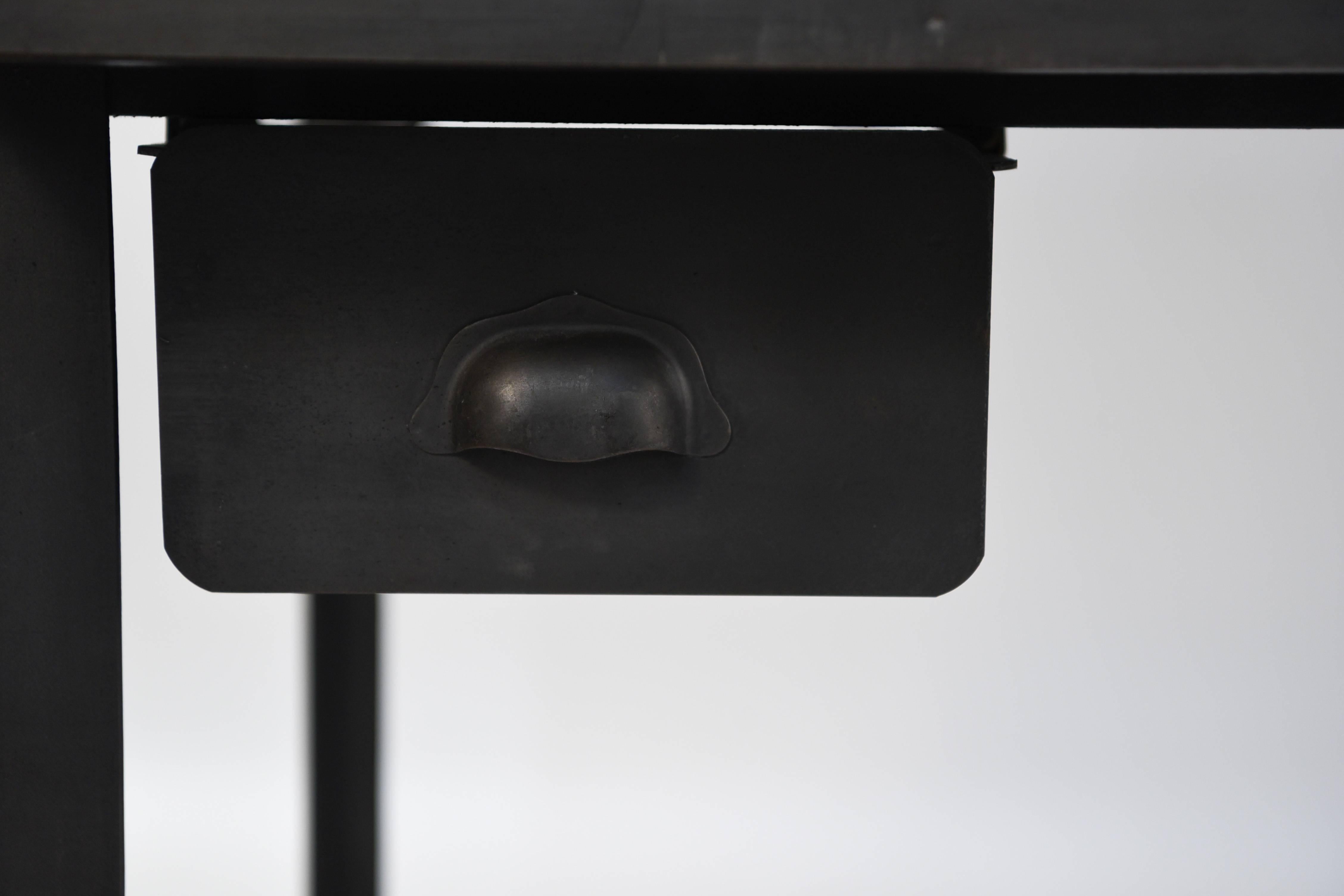 Französischer Industrie-Postsortiertisch aus Stahl 9
