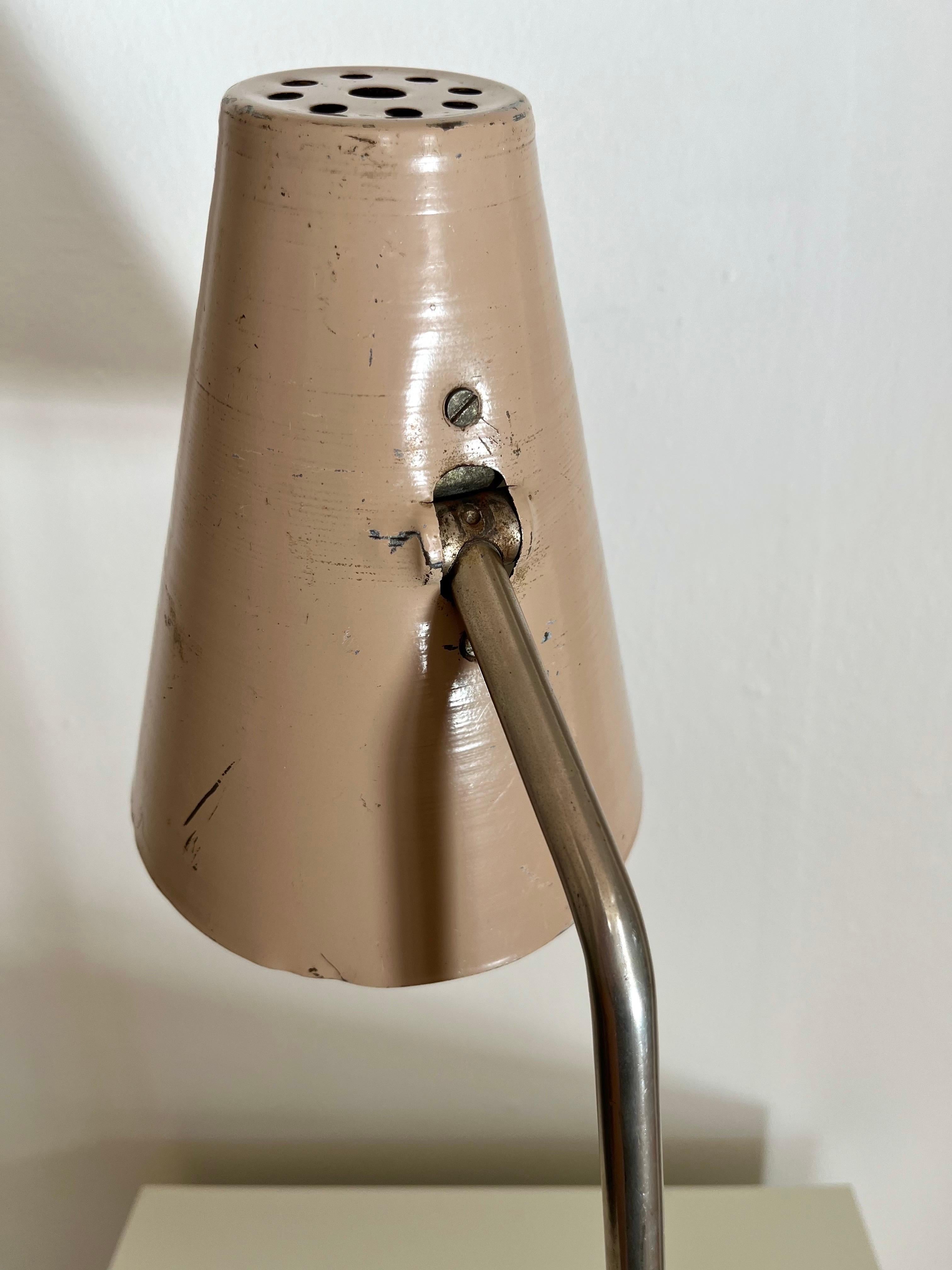 Lampe de table industrielle française en métal laqué, années 1930-1940 en vente 3