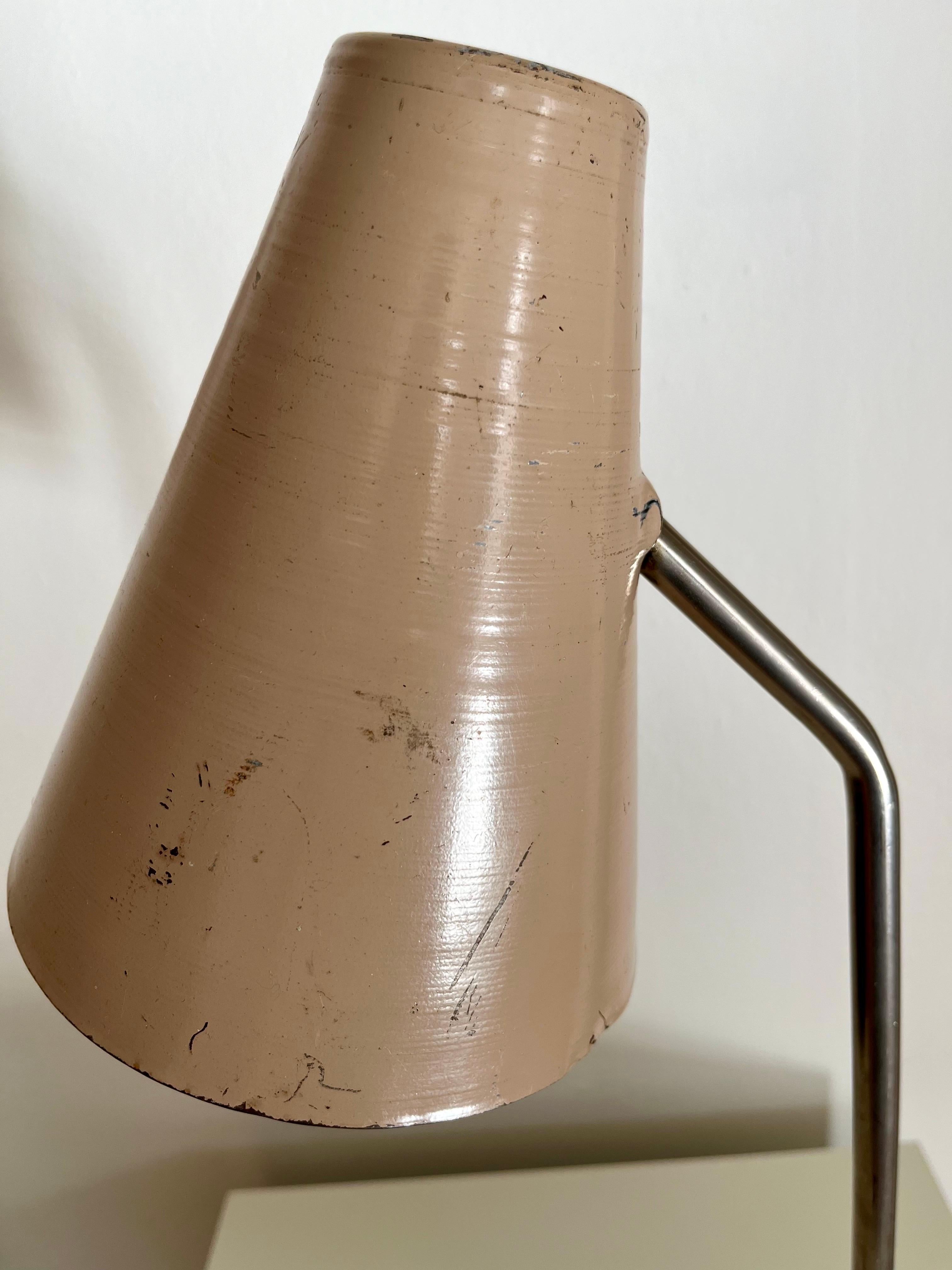 Lampe de table industrielle française en métal laqué, années 1930-1940 en vente 5