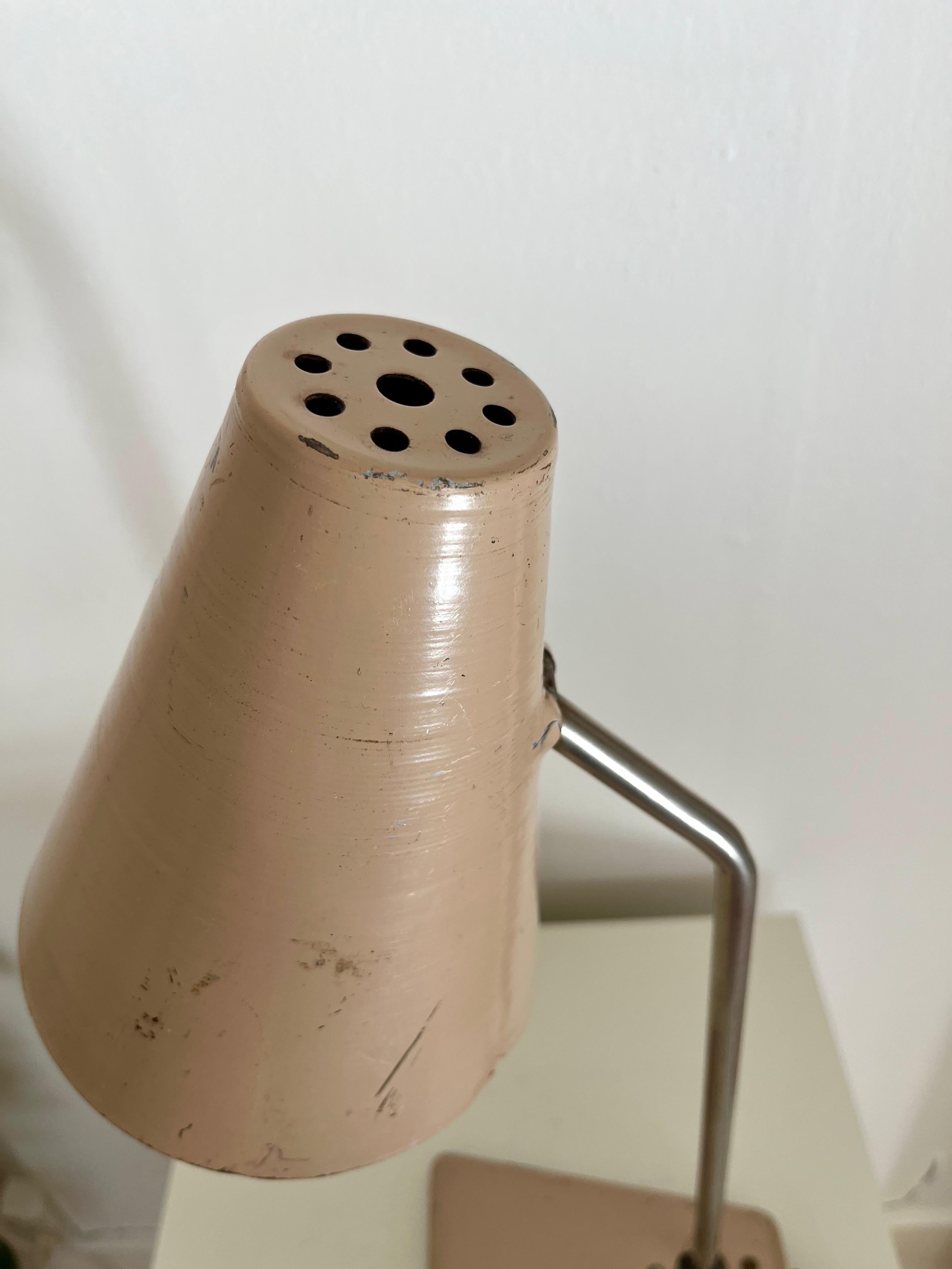Lampe de table industrielle française en métal laqué, années 1930-1940 en vente 6