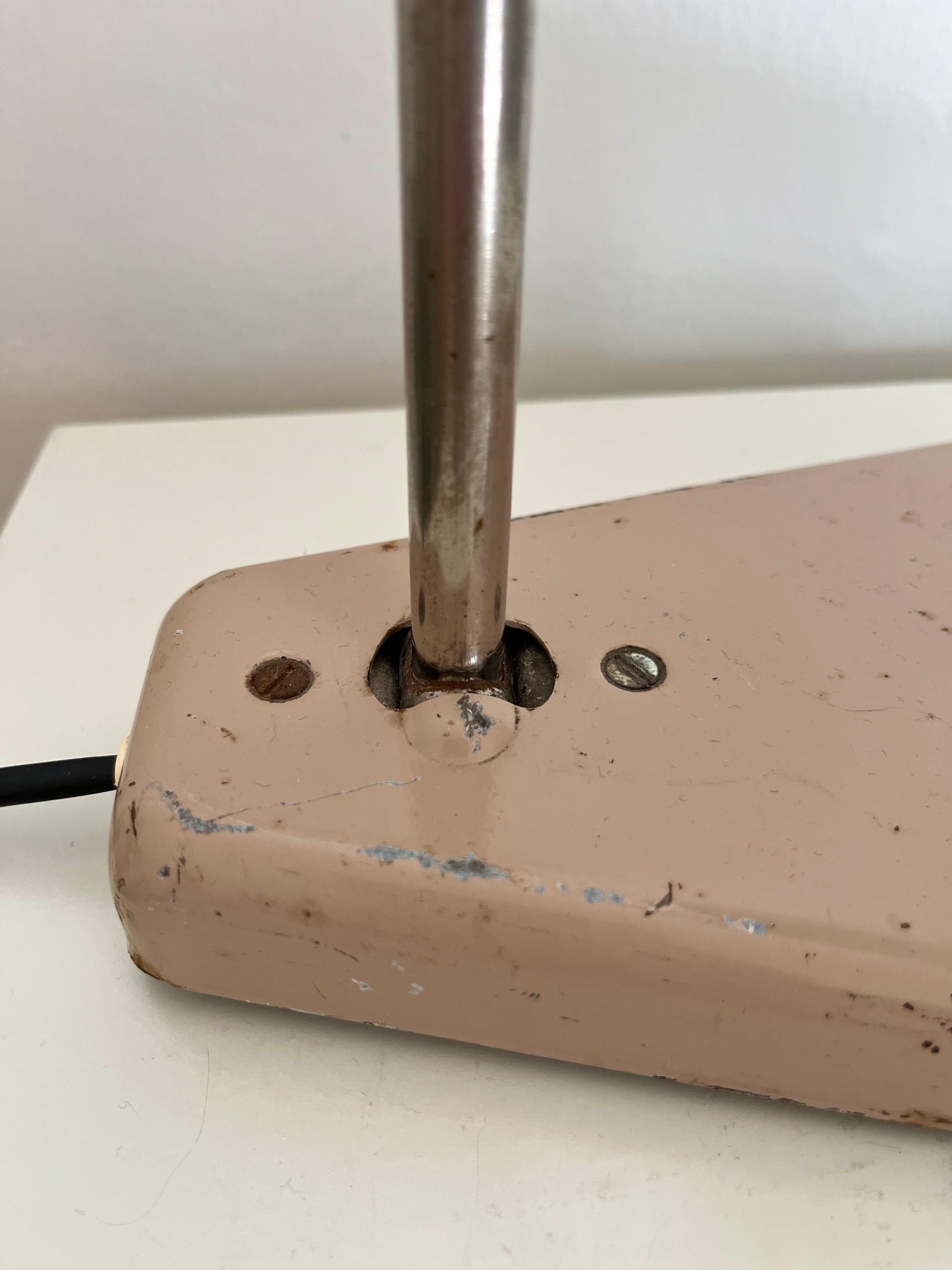 Lampe de table industrielle française en métal laqué, années 1930-1940 en vente 8