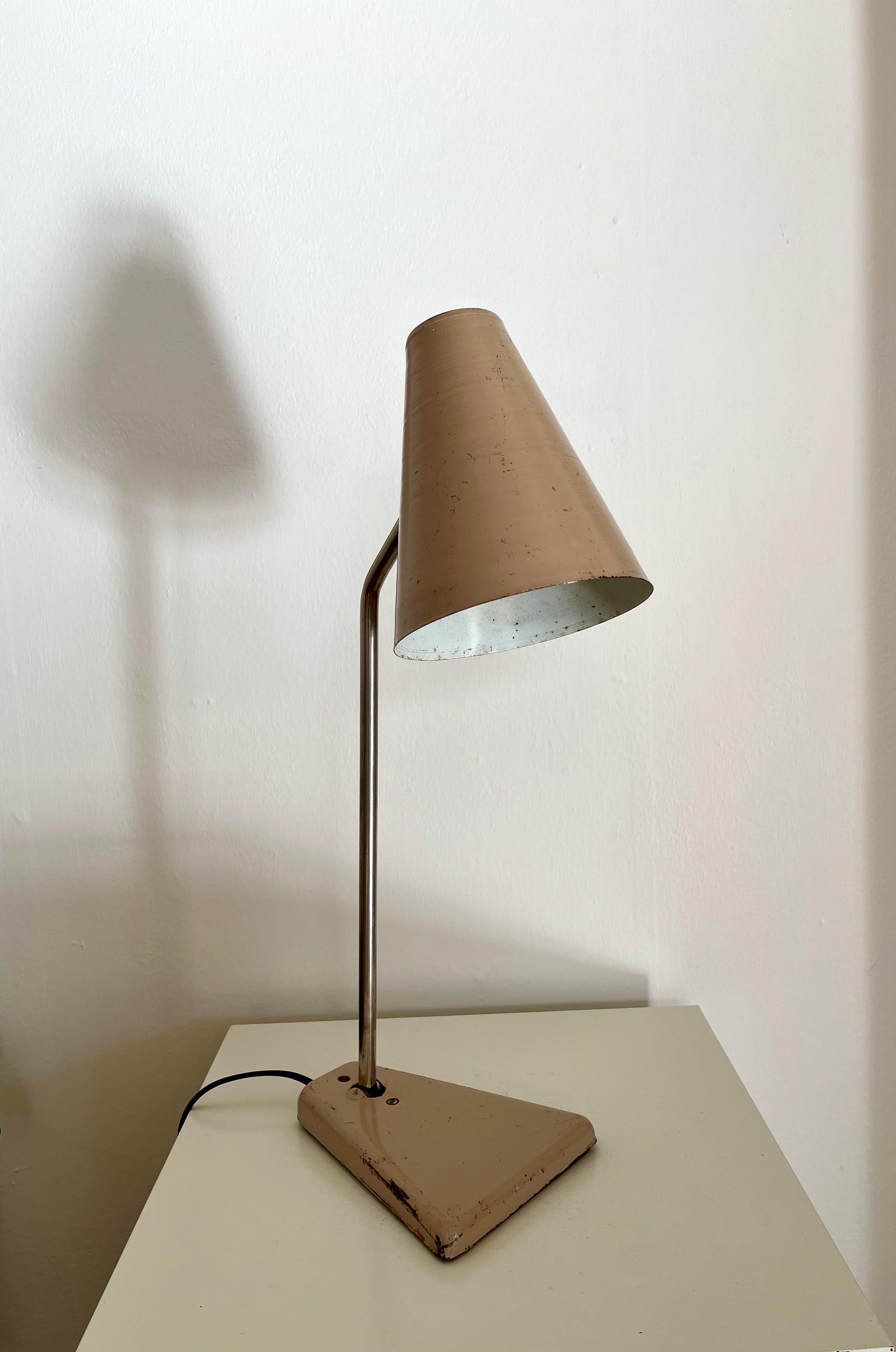 Industriel Lampe de table industrielle française en métal laqué, années 1930-1940 en vente