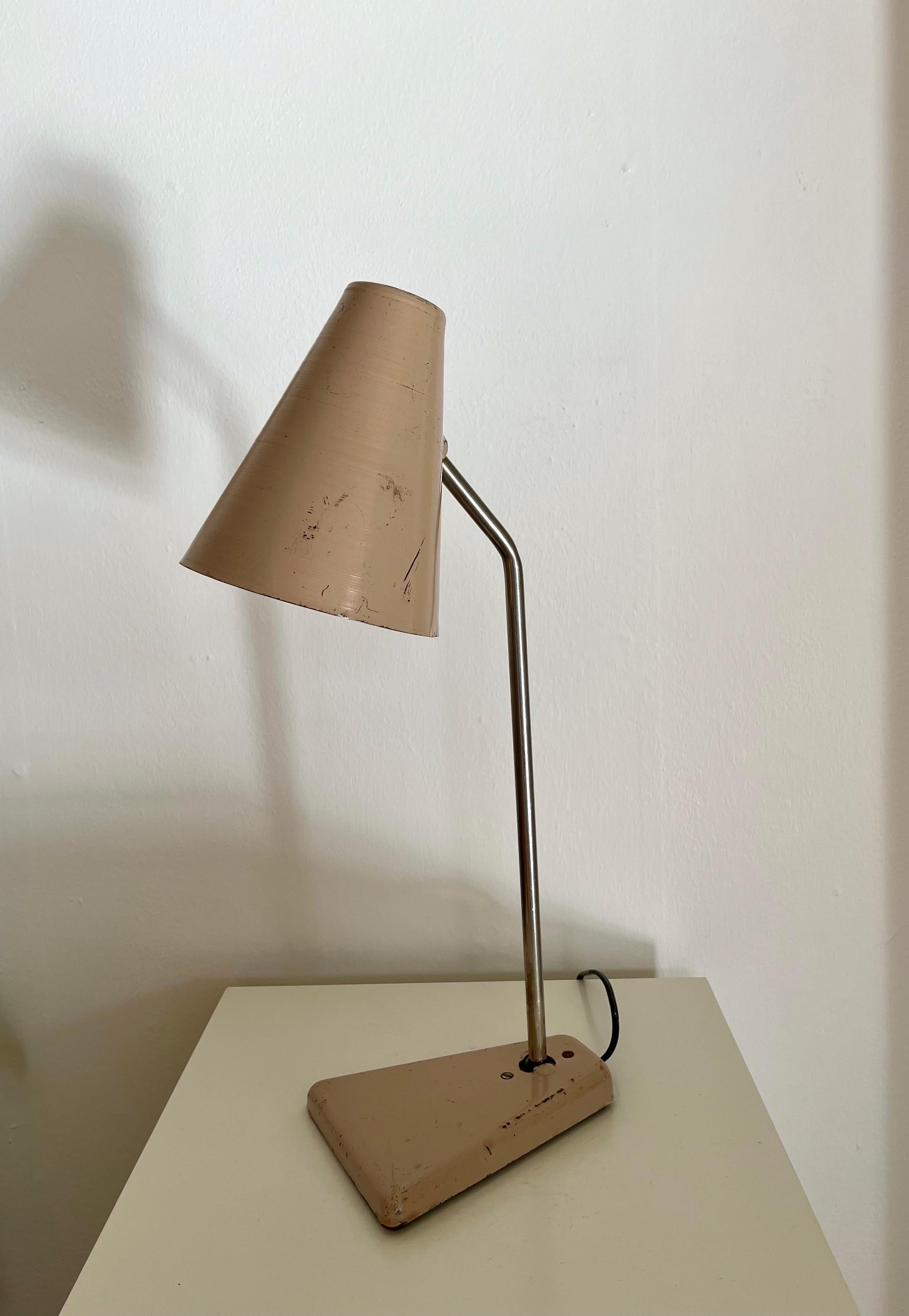 Lampe de table industrielle française en métal laqué, années 1930-1940 Bon état - En vente à Frederiksberg C, DK