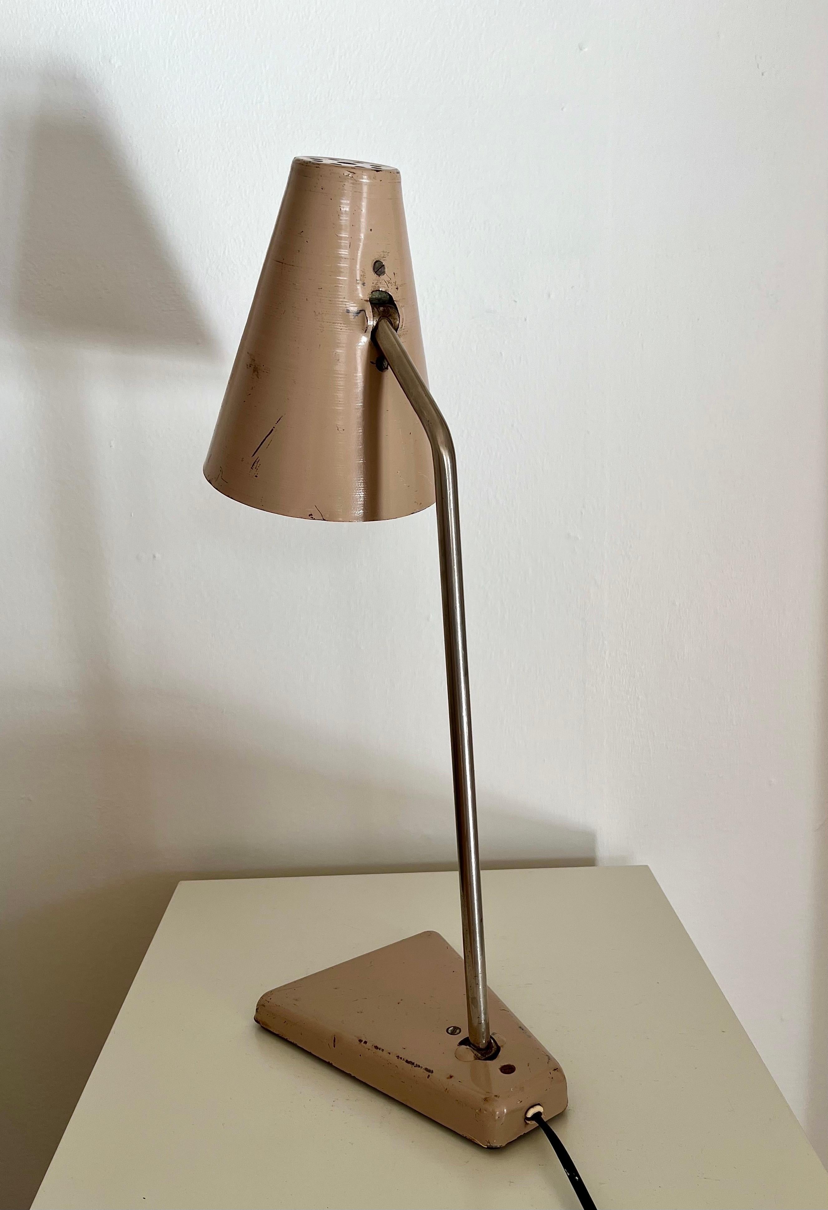 Métal Lampe de table industrielle française en métal laqué, années 1930-1940 en vente
