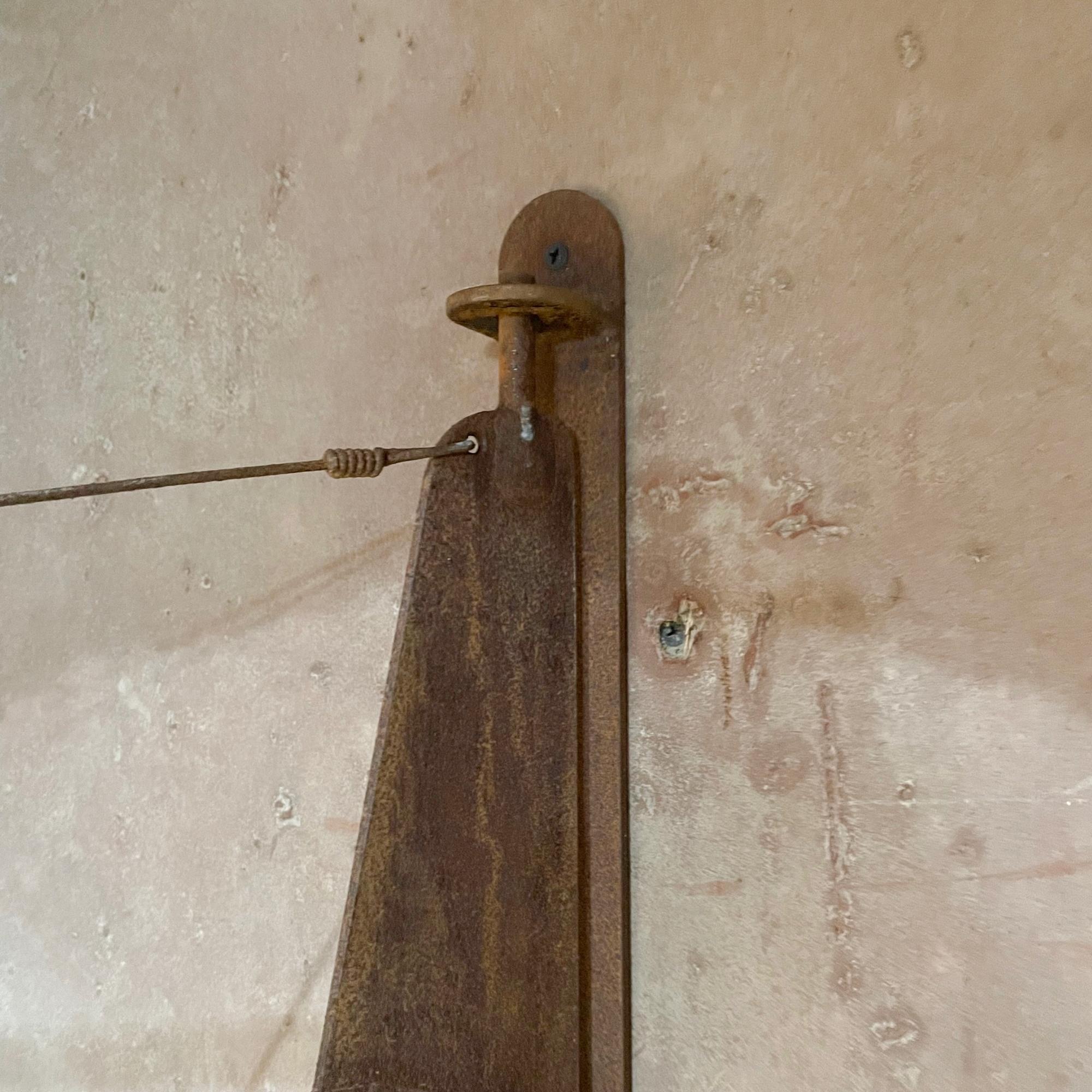 French Industrial Wall Sconce Style of Jean Prouve Potence Pivot Swing Arm Light In Good Condition For Sale In Chula Vista, CA