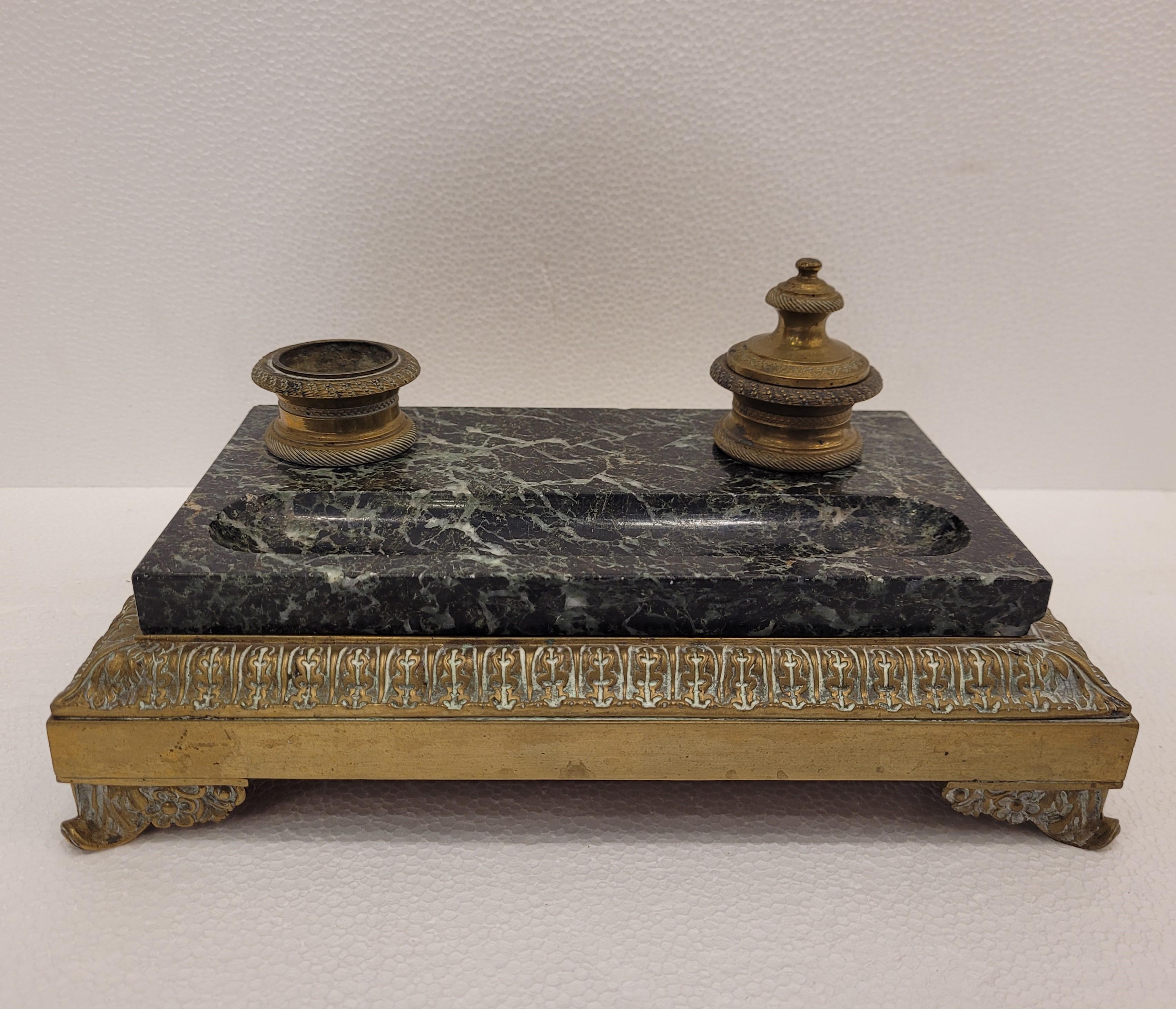 Gorgeous and very refined French Inkwell Napoleon III bronze and black marble 
Collector's piece, beautiful French inkwell, Napoleon III, circa 1880, in chiseled bronze at the base, galvanized legs with floral motifs and the two spaces for the ink