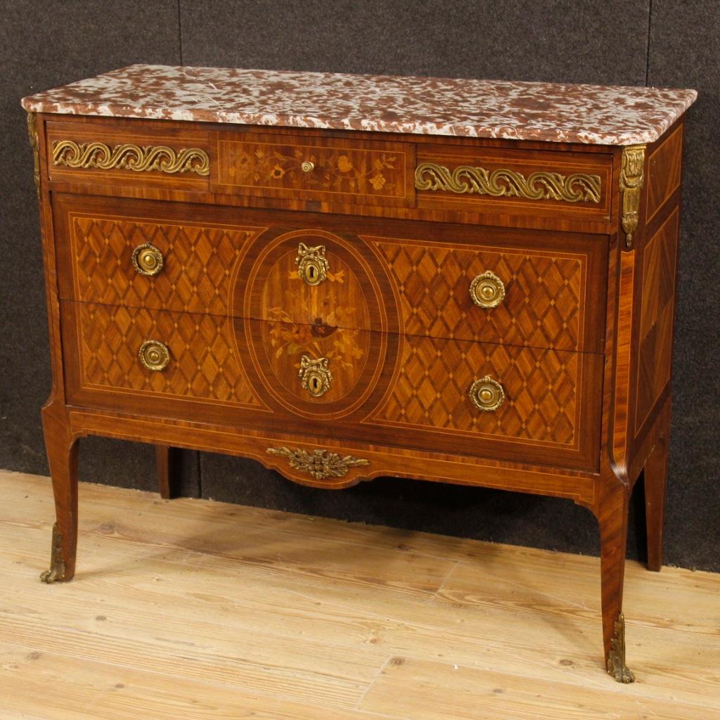 French dresser from the mid-20th century. Furniture richly inlaid with floral and geometric decorations and adorned with gilded and chiselled bronze. Good quality commode with three drawers with marble top of good measure and service. Chest of