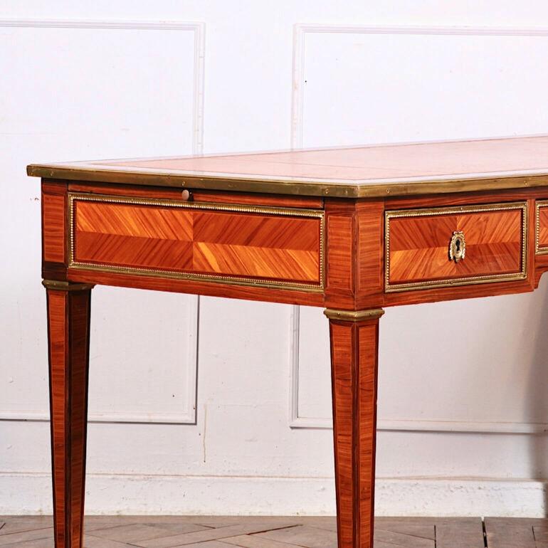 French Inlaid Fruitwood Louis XVI Style Bureau Plat In Good Condition In Vancouver, British Columbia