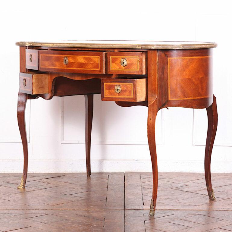 French Inlaid Kidney Shaped Desk C.1910 In Good Condition In Vancouver, British Columbia