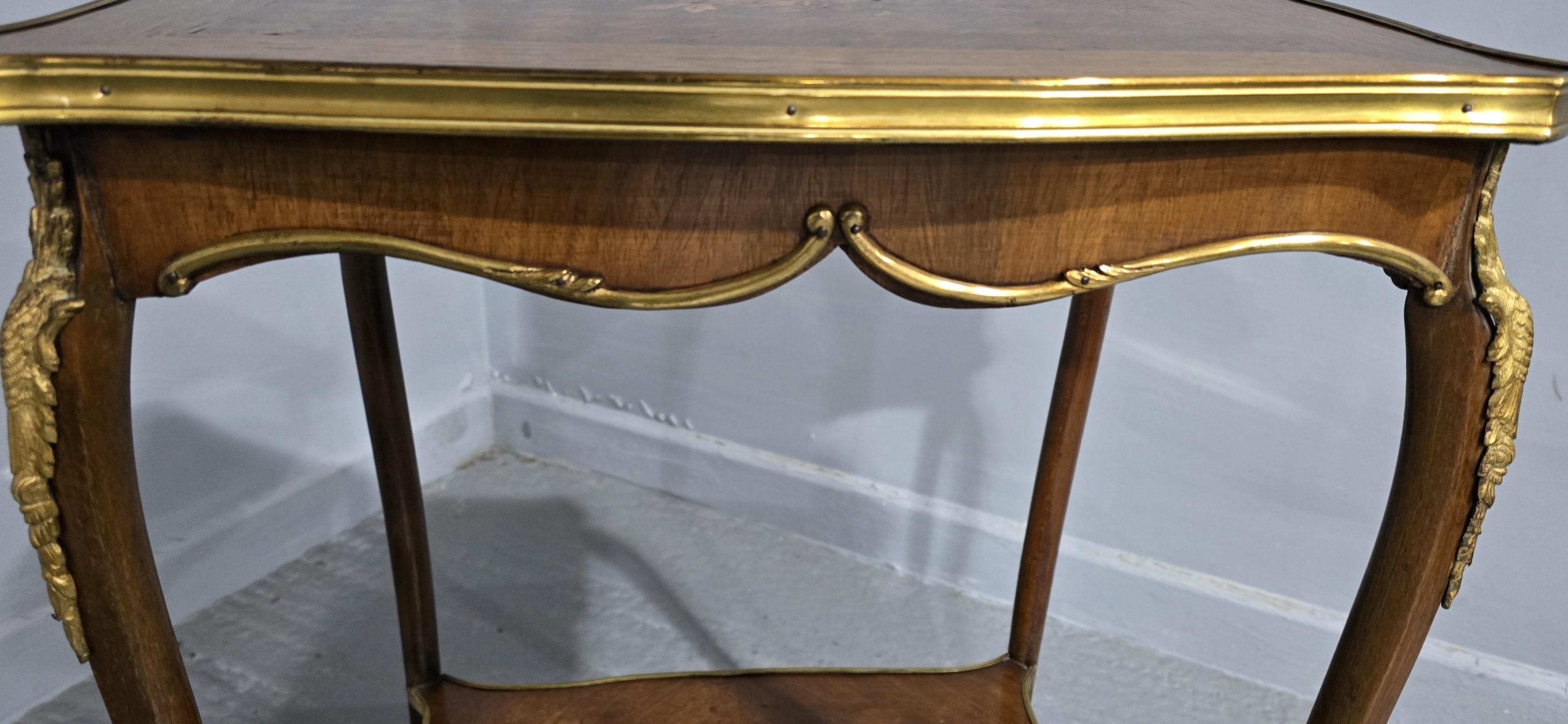 XIXe siècle Table de lampe d'appoint en marqueterie française en vente
