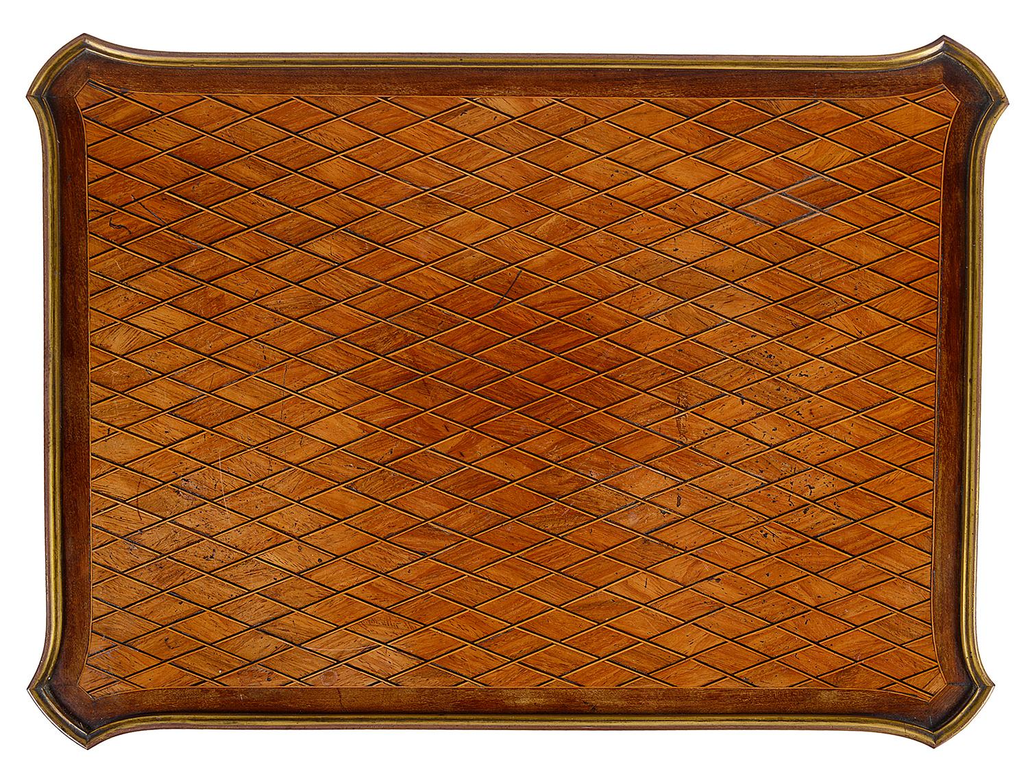 Placage Table d'appoint en marqueterie, 19e siècle en vente