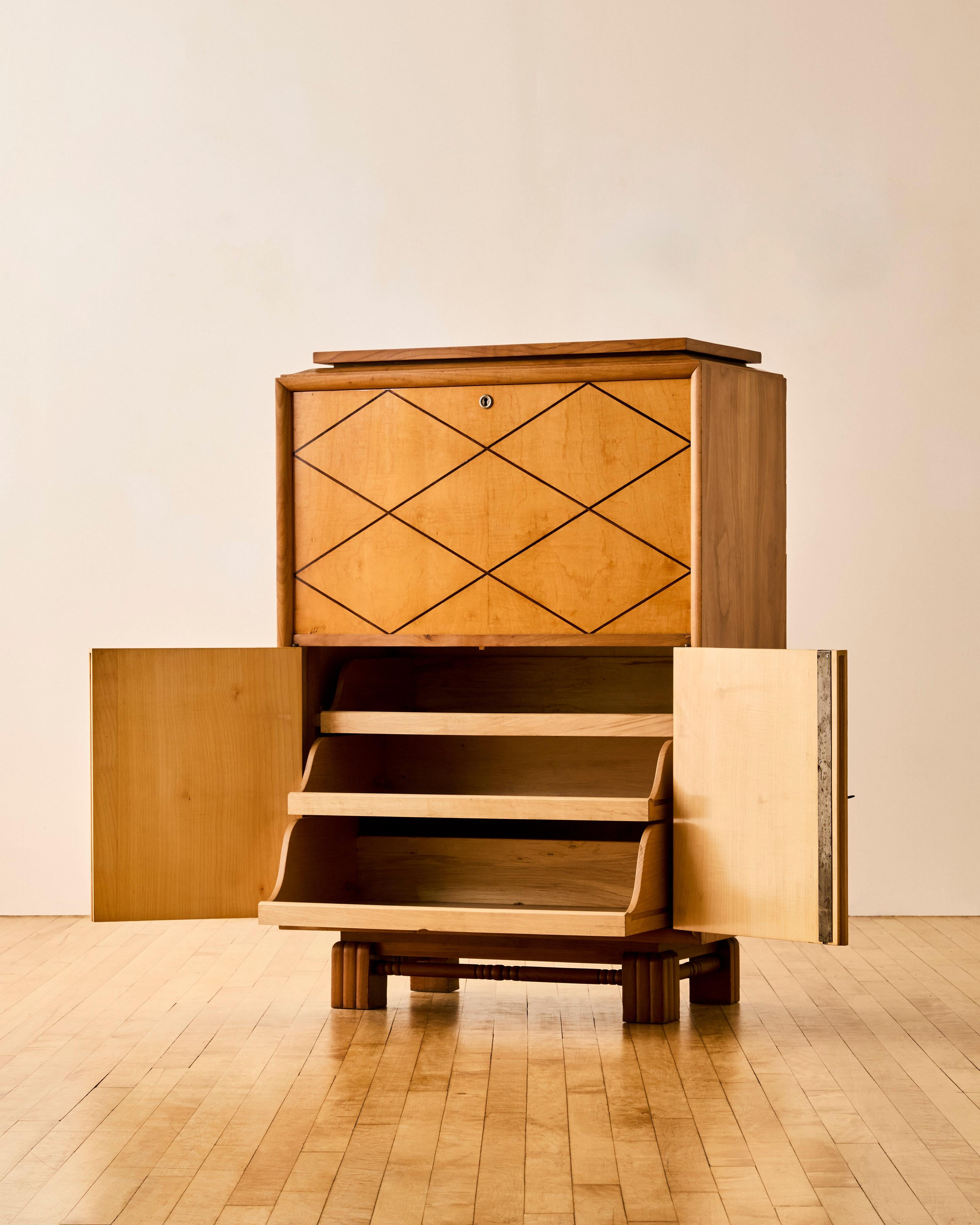 French Inlaid Sycamore Bar Cabinet c. 1935 In Good Condition For Sale In Long Island City, NY