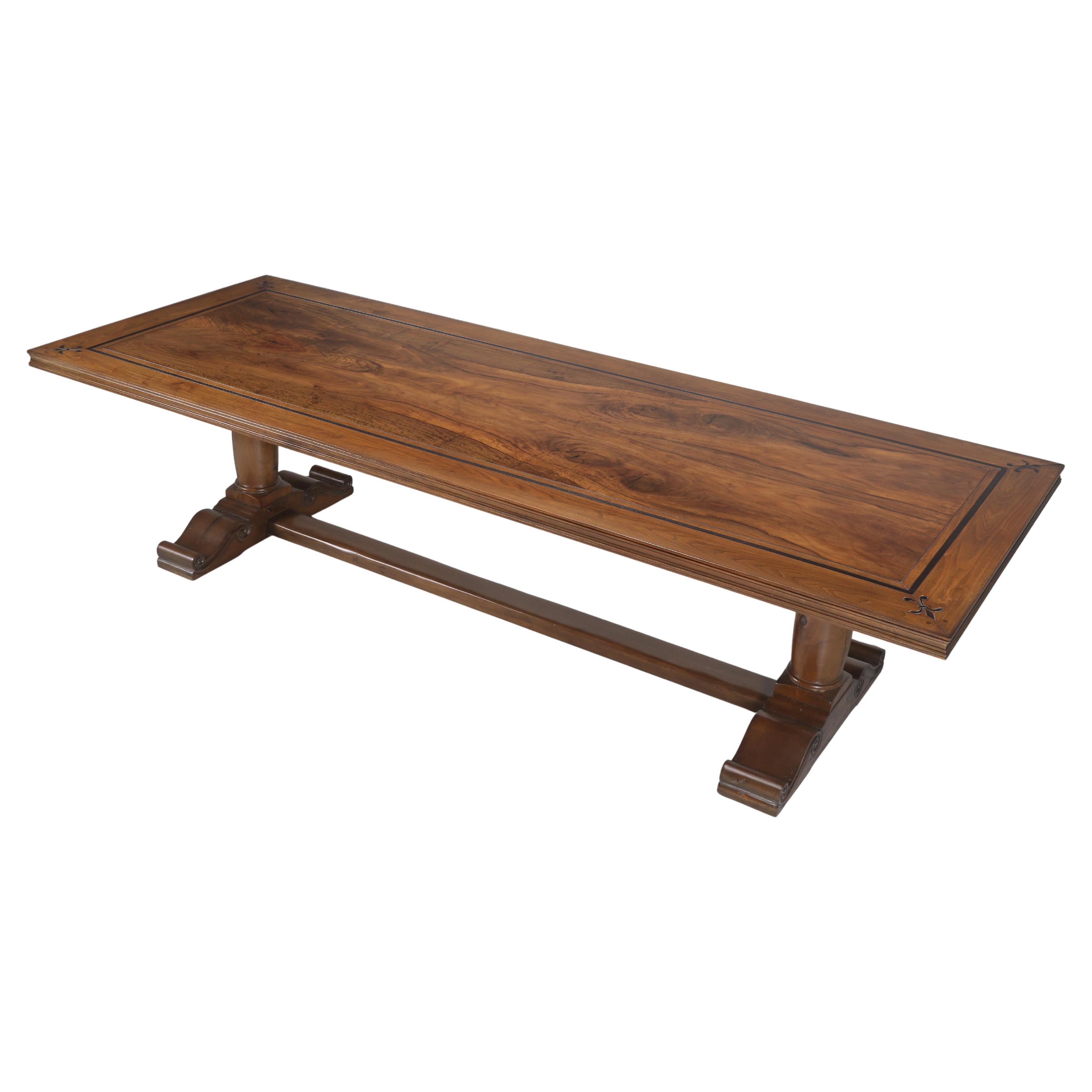 Table de salle à manger d'inspiration française en noyer figuré, faite à la main aux USA Toutes dimensions